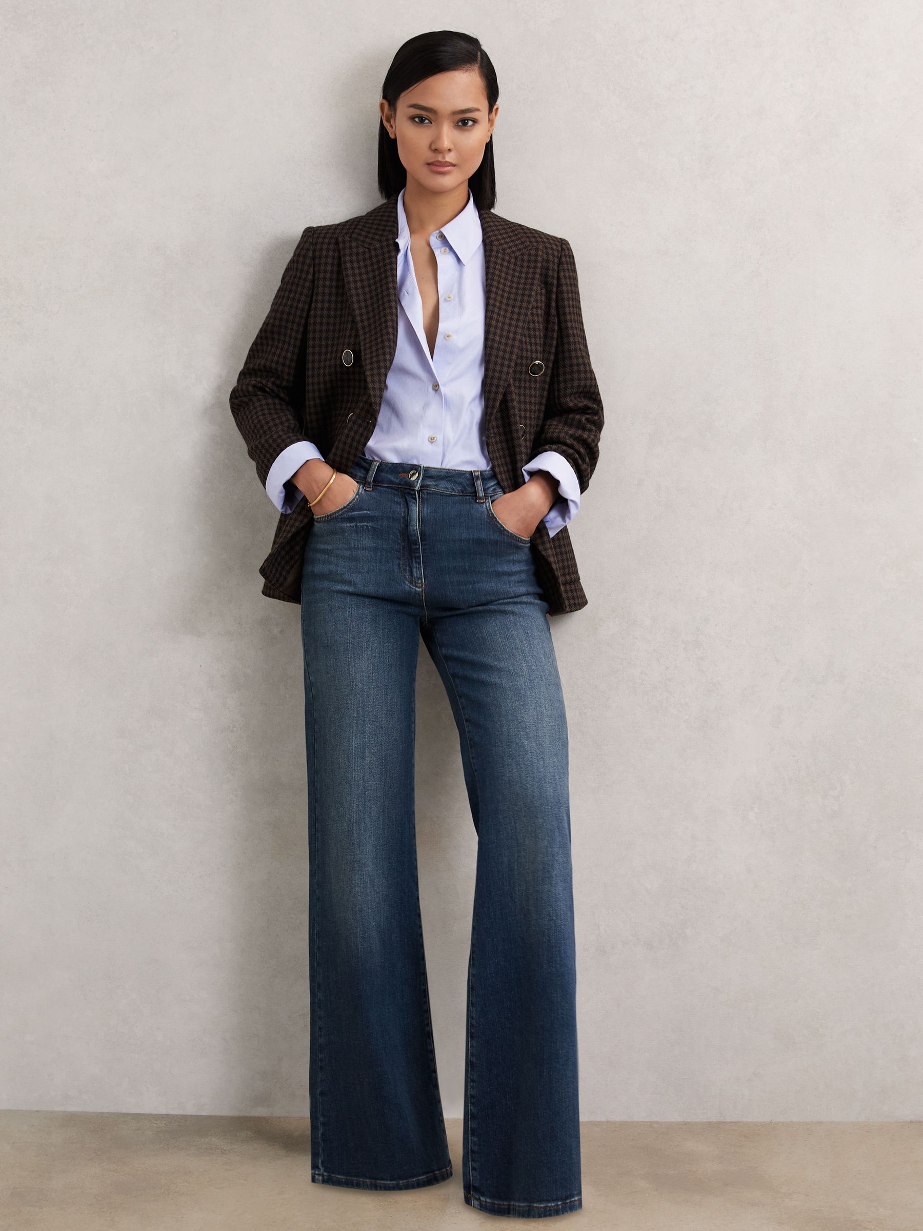 Petite Mid-Rise Flared Jeans in Mid Blue