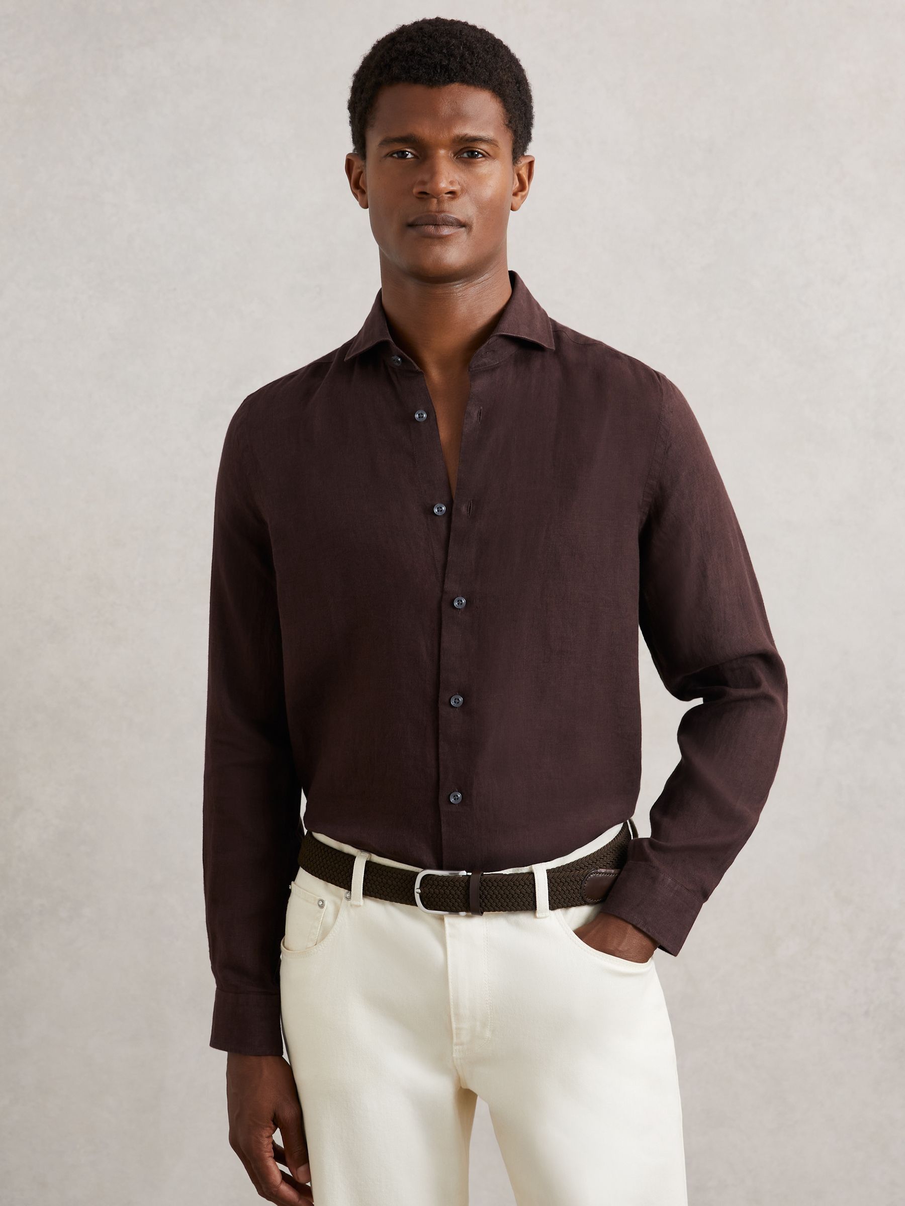 Linen Cutaway-Collar Shirt in Dark Brown