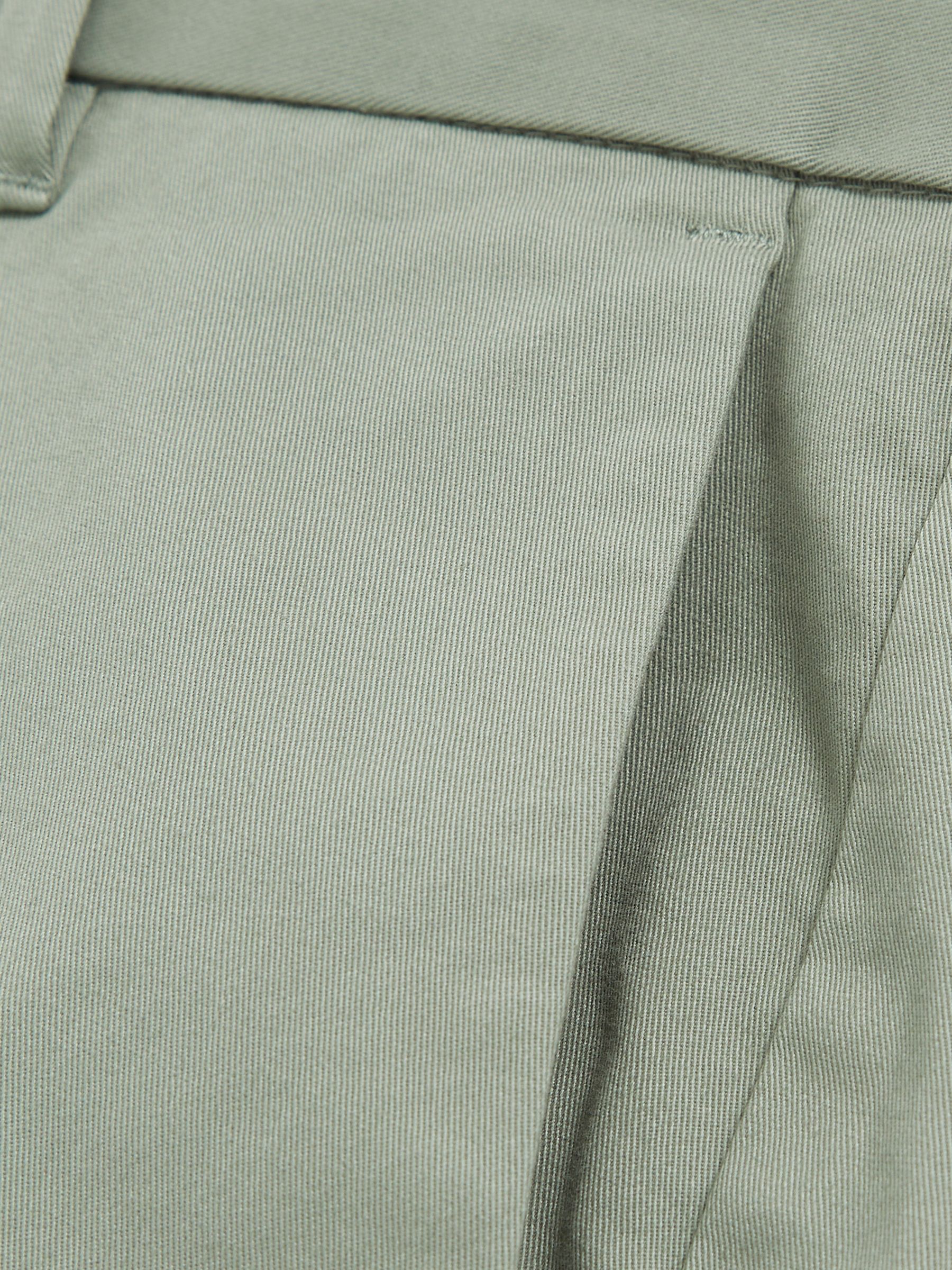 Short Length Casual Chino Shorts in Pistachio