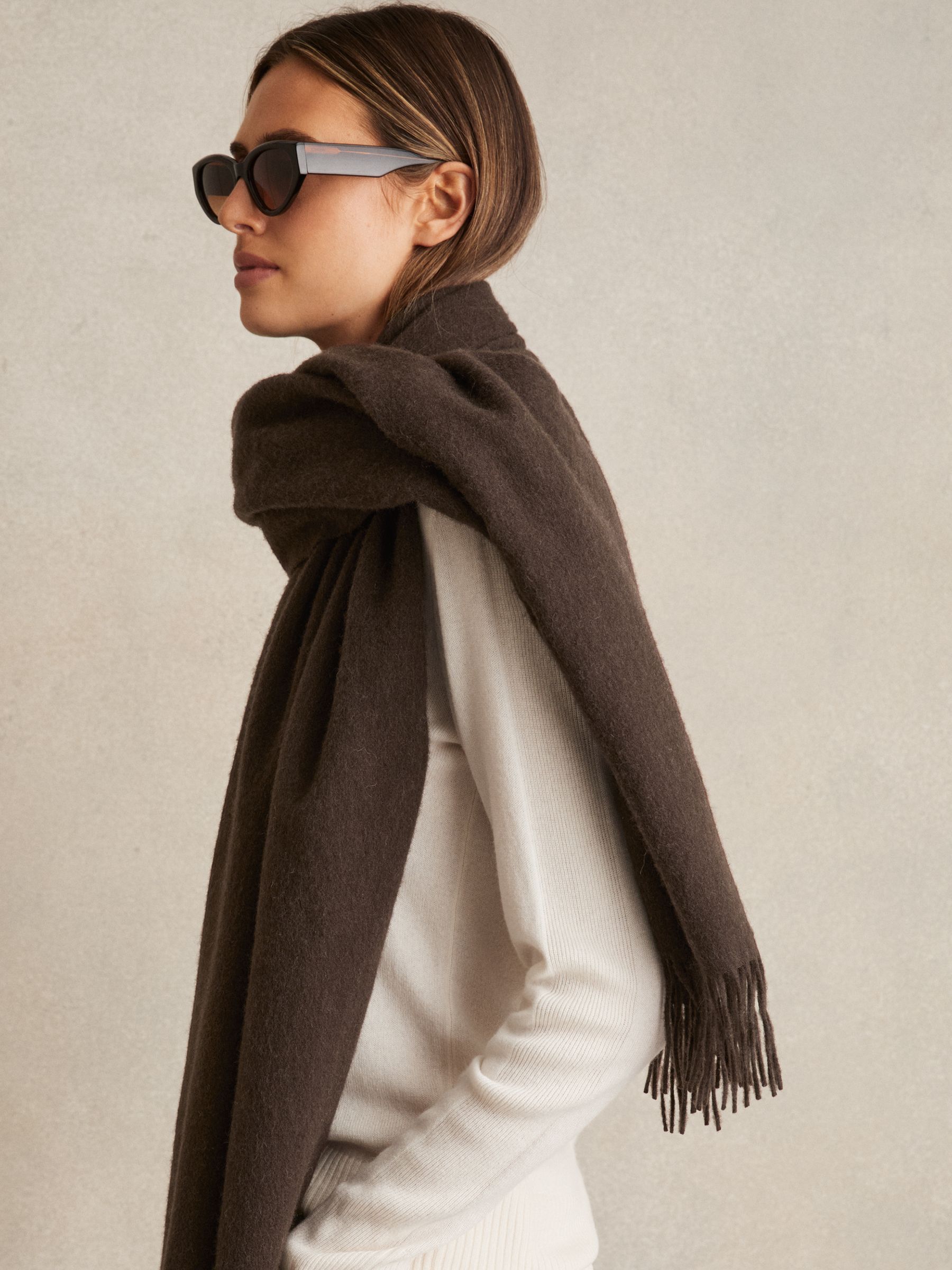 Wool-Cashmere Scarf in Chocolate