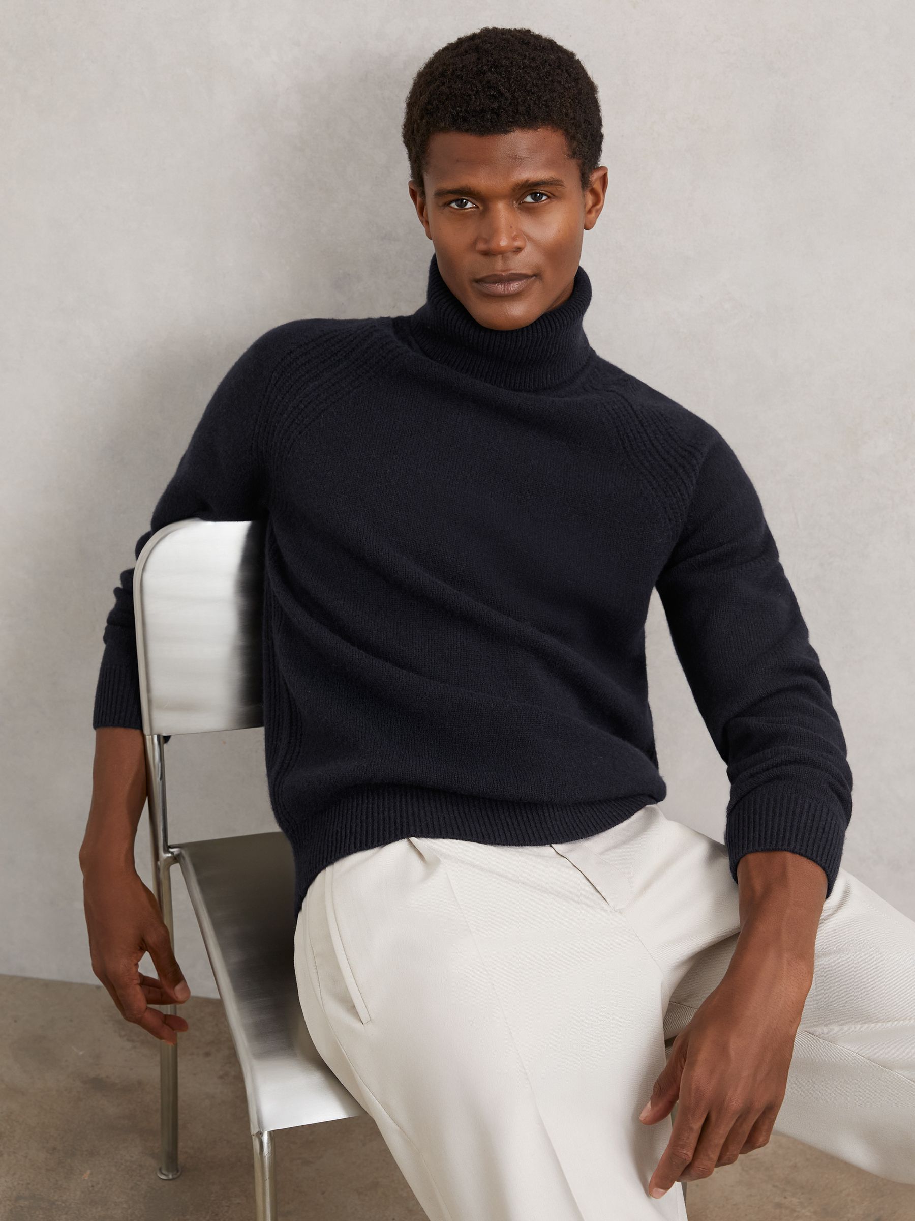 Wool-Cashmere Roll-Neck Jumper in Navy