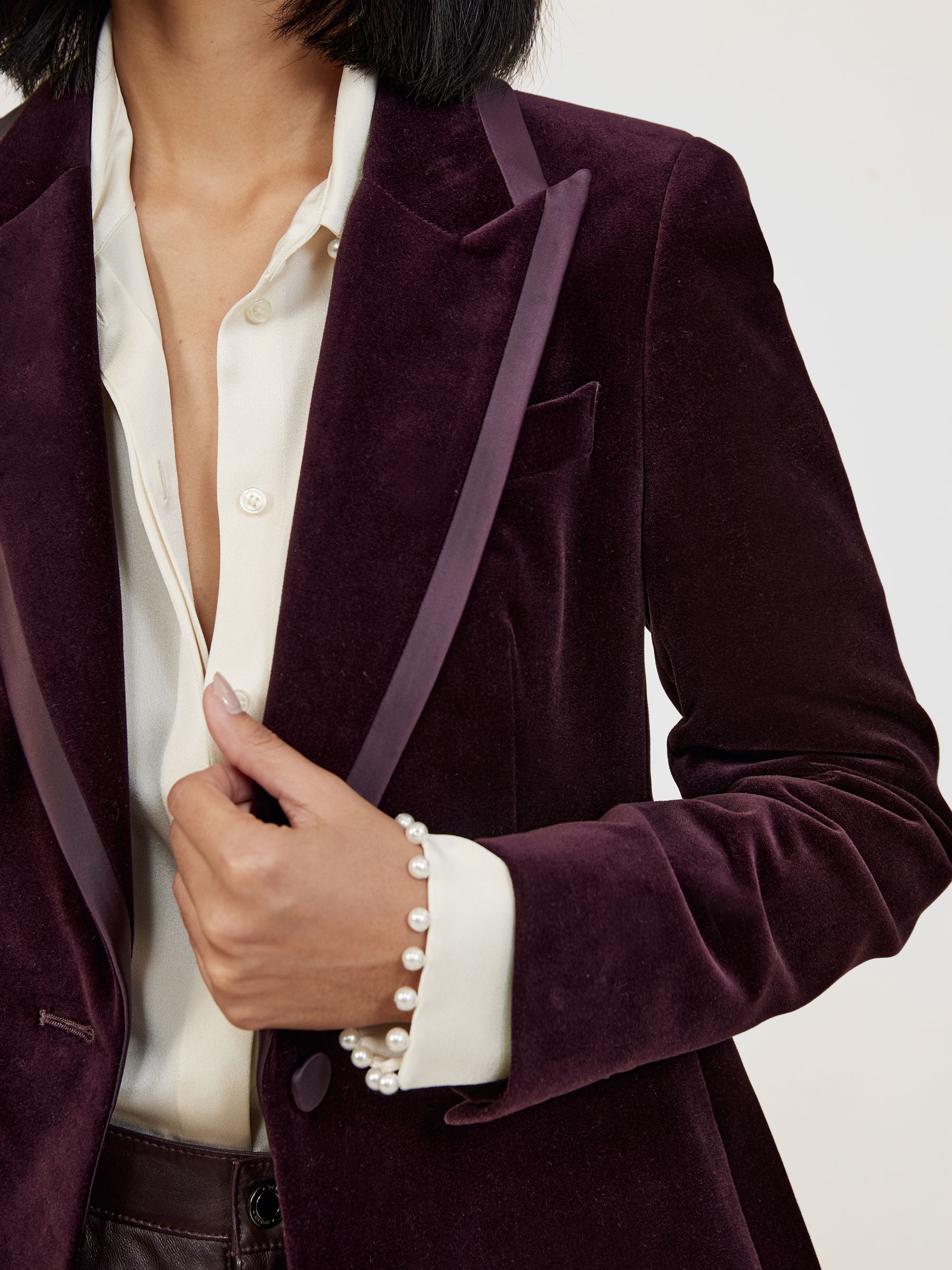 Velvet Single-Breasted Suit Blazer in Burgundy