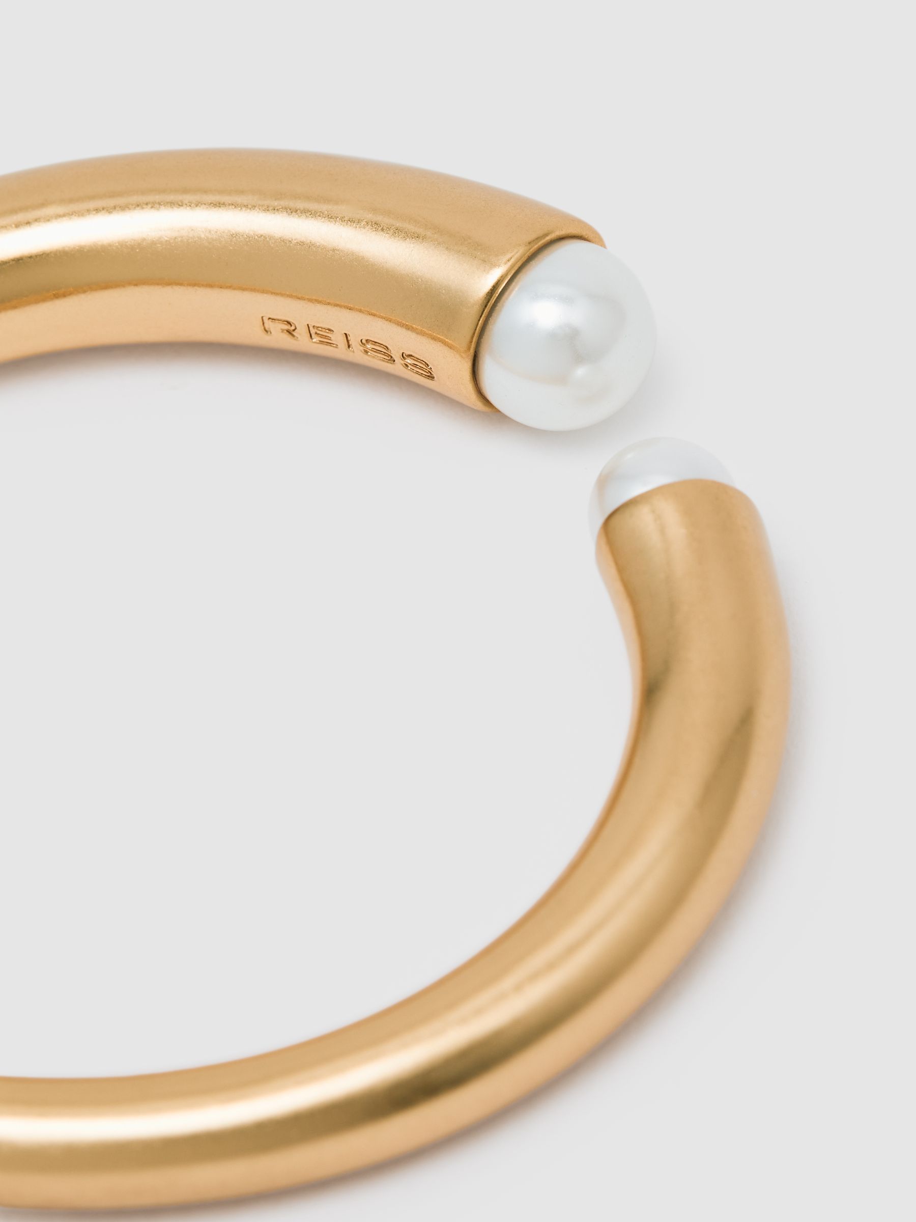 Tone Curve Faux-Pearl Cuff Bracelet in Gold