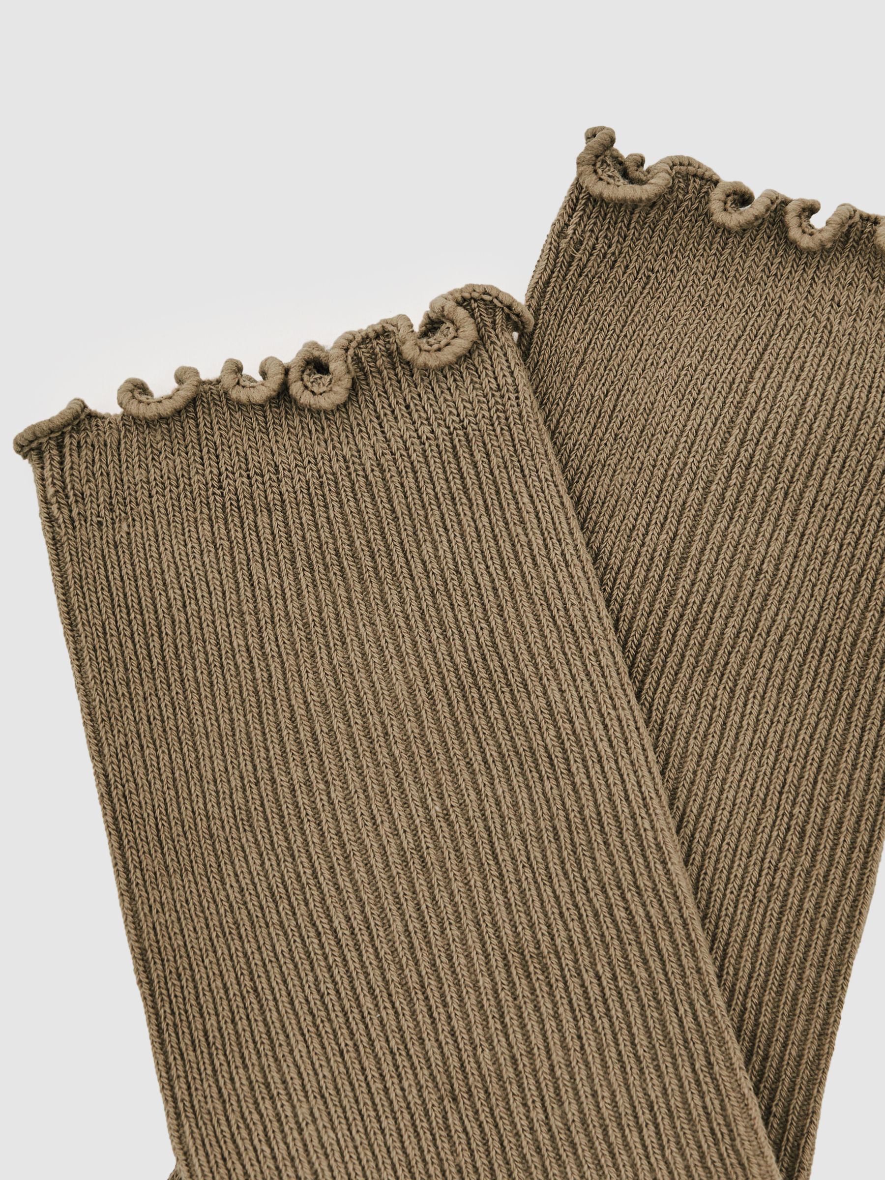 Ribbed Frilly Socks in Taupe