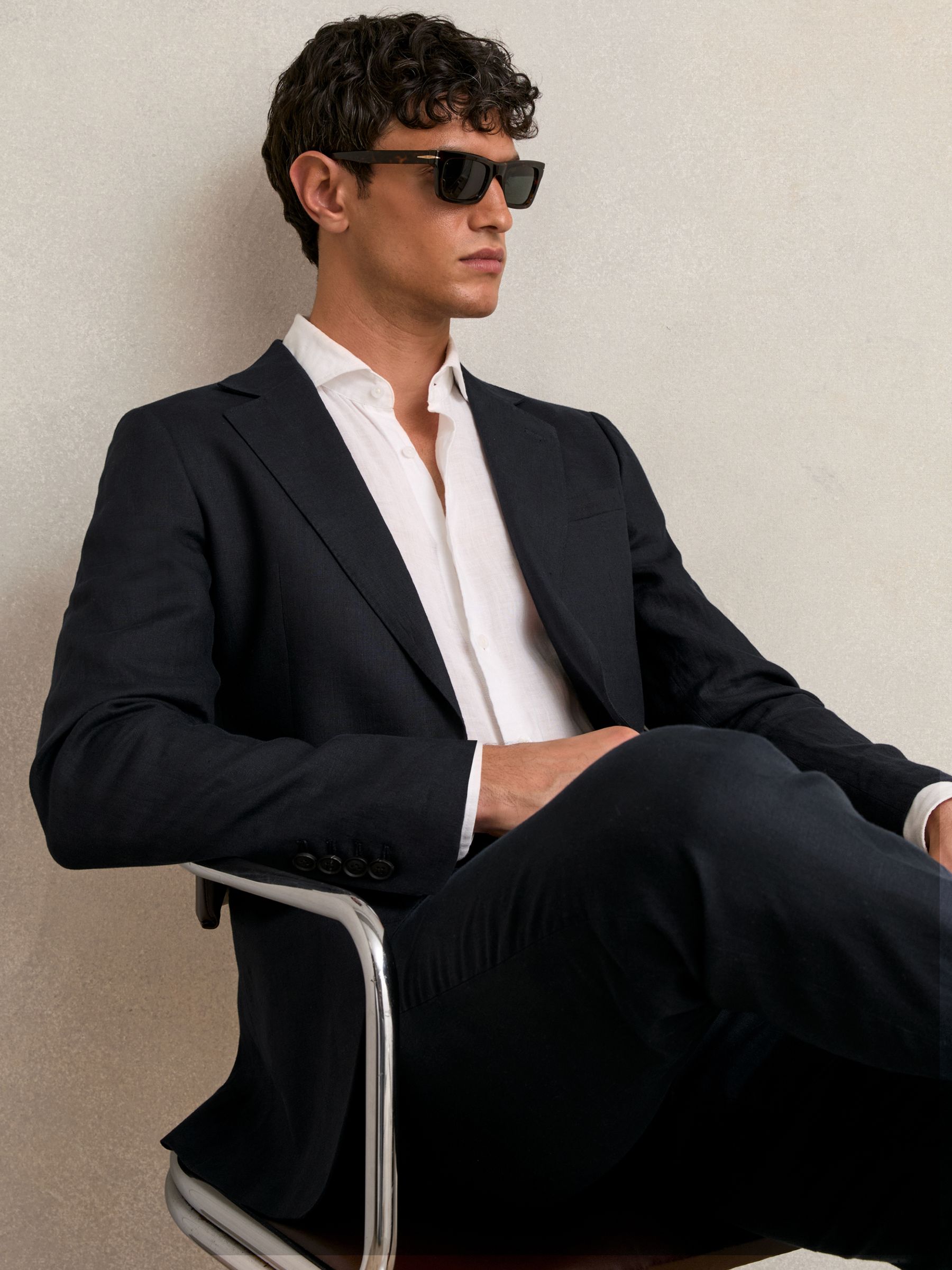 Slim-Fit Single Breasted Linen Blazer in Navy