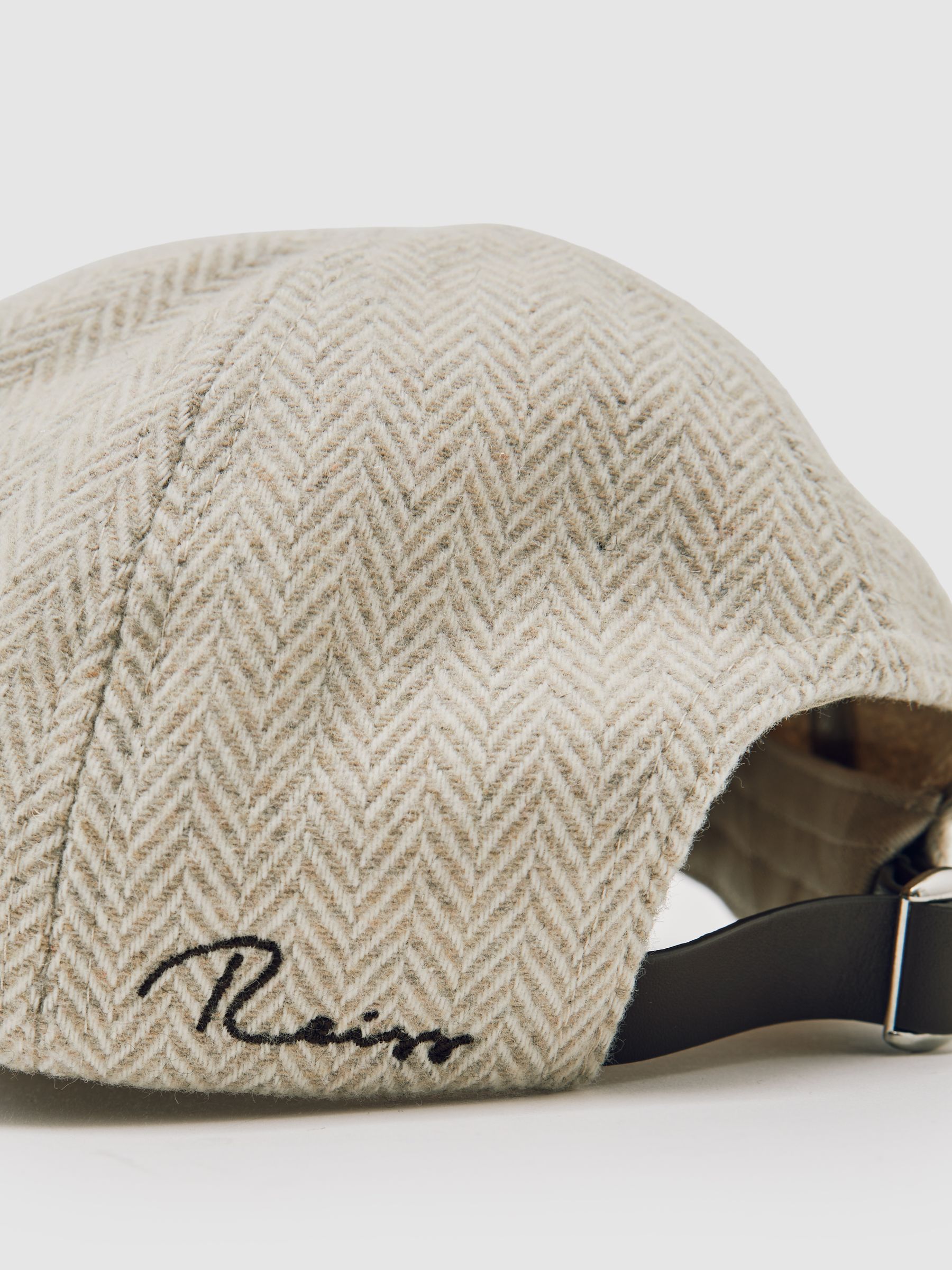 Herringbone Cap with Wool in Oatmeal