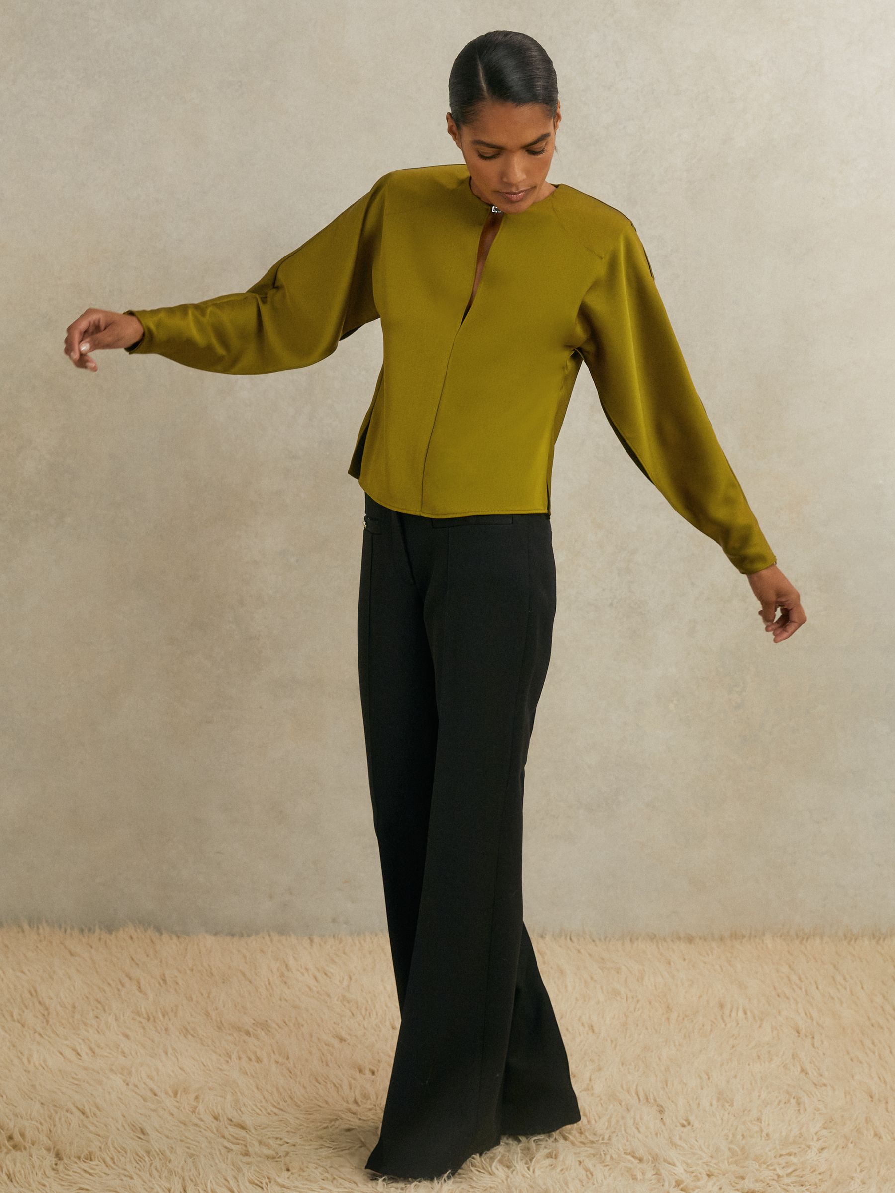 Atelier Satin Turn-Lock Top in Green