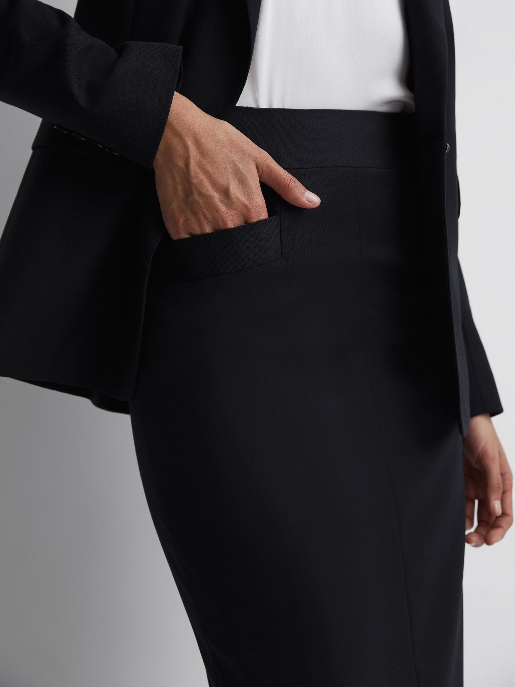 Tailored Pencil Skirt in Navy