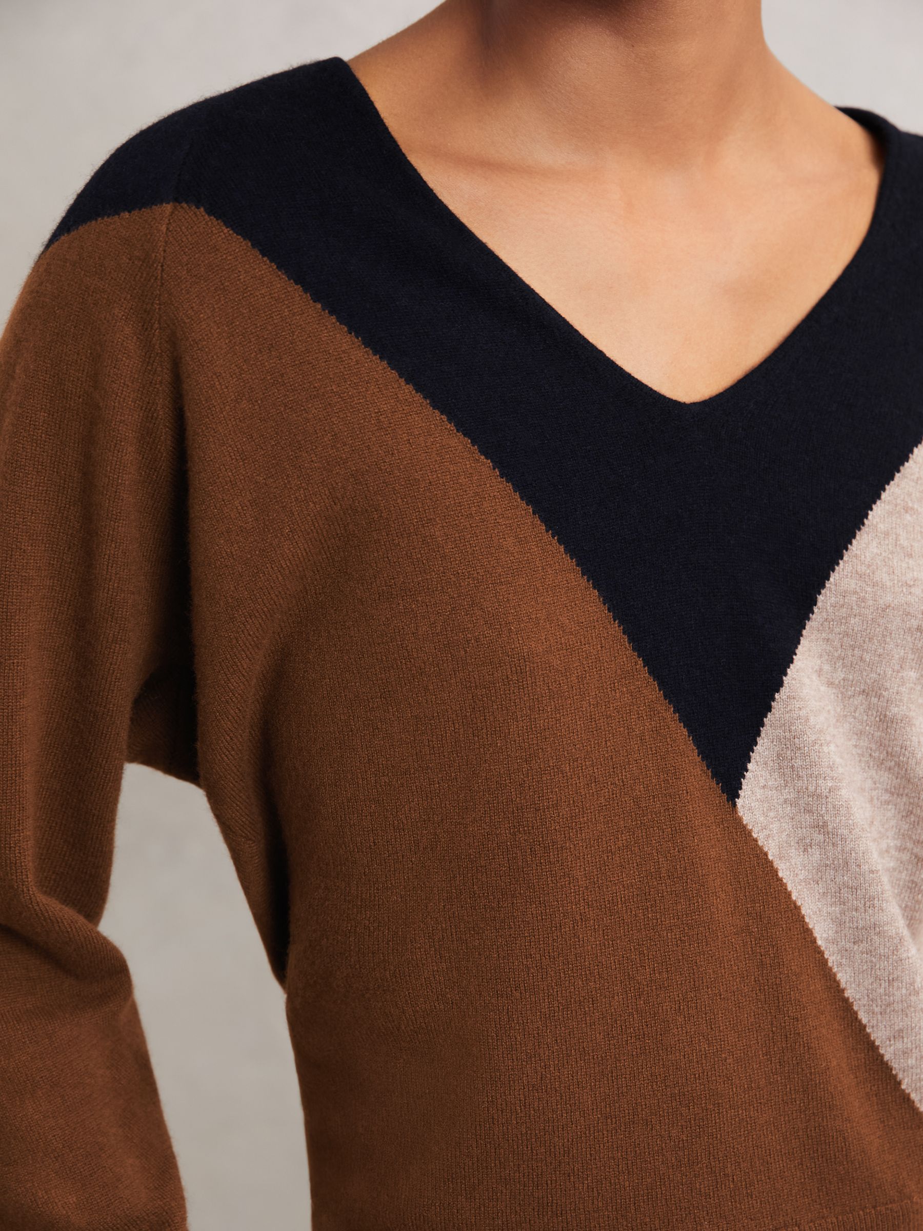 Wool-Blend Colourblock Knit Jumper with Cashmere in Toffee Brown/Navy/Neutral