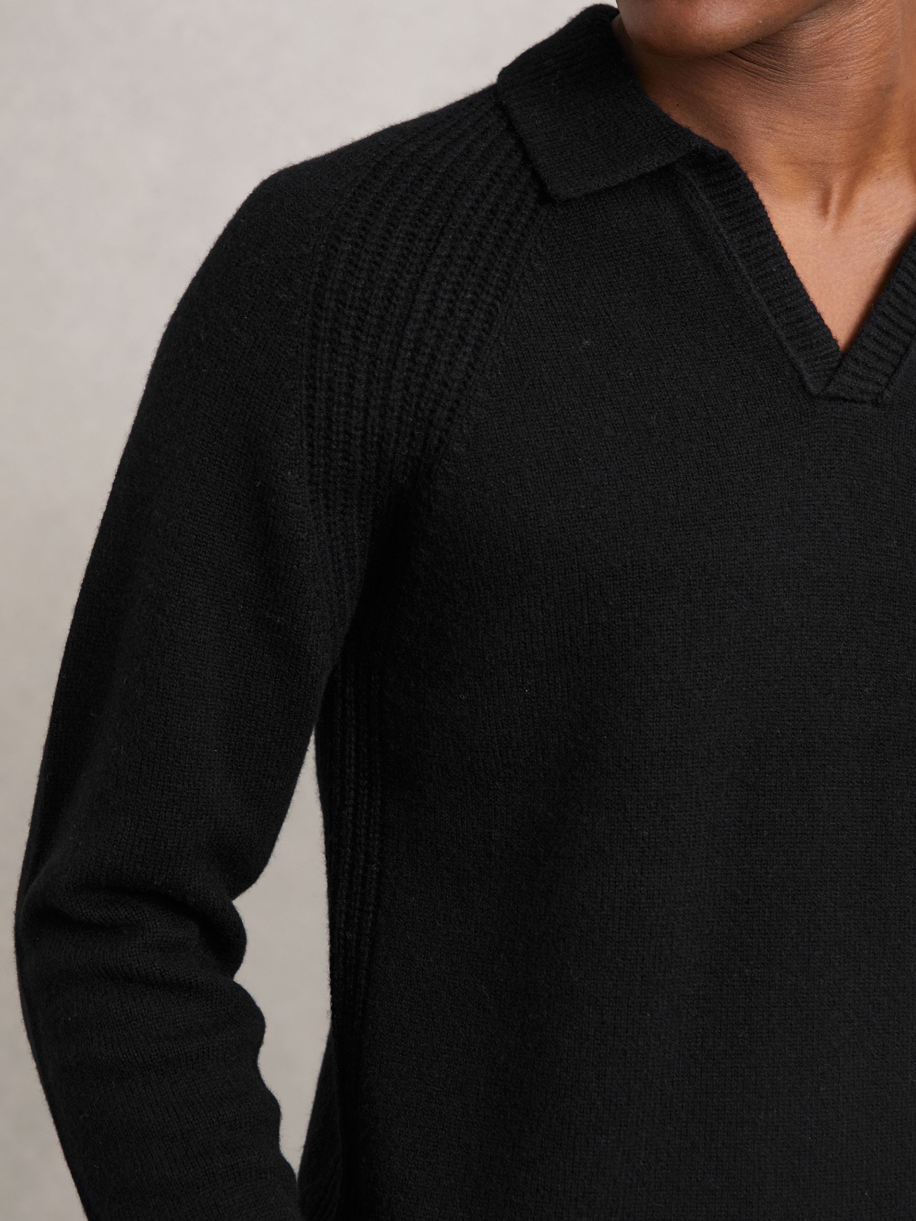 Wool-Cashmere Open-Collar Jumper in Black