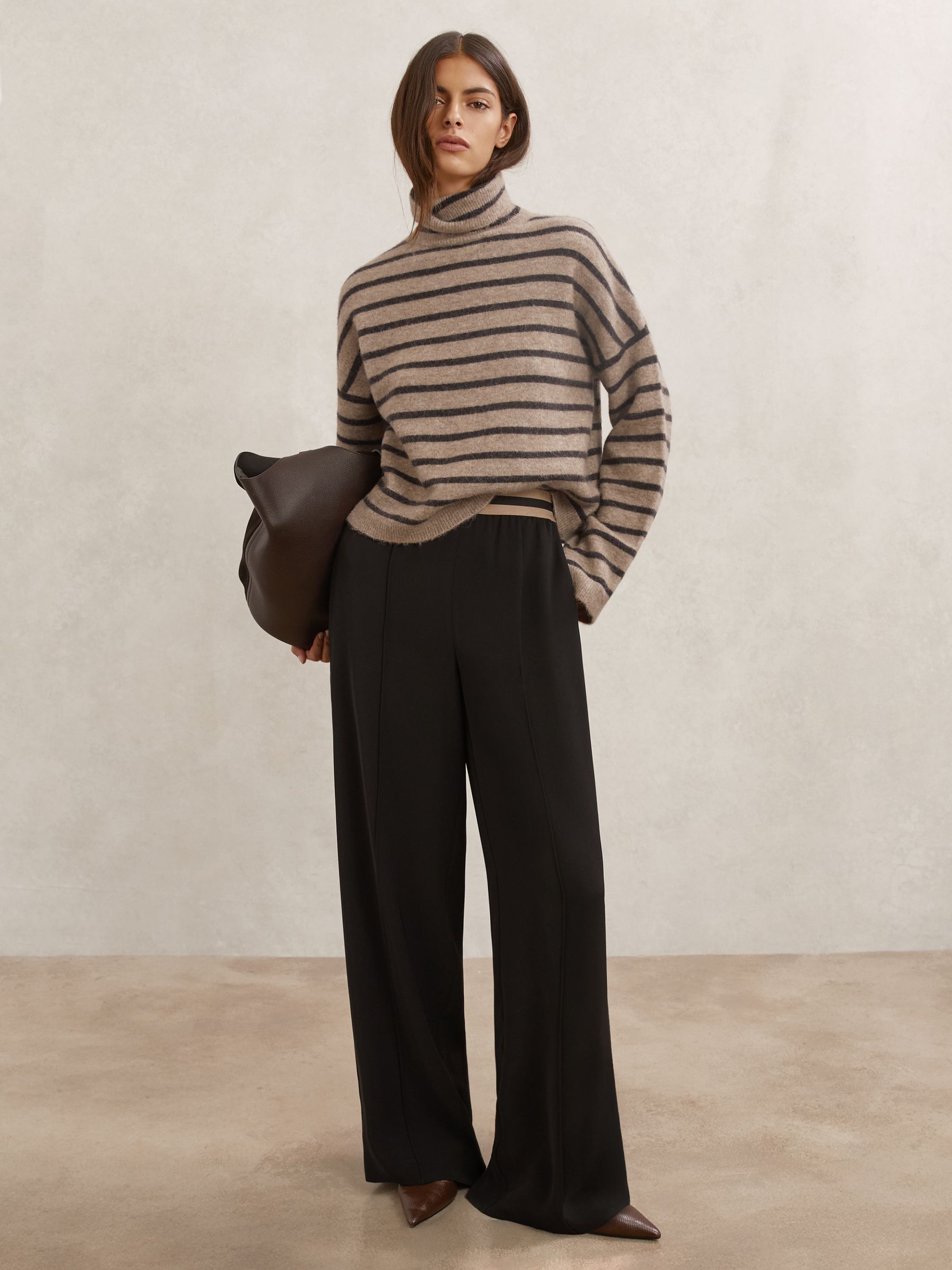 Jumper in Neutral/Chocolate Brown