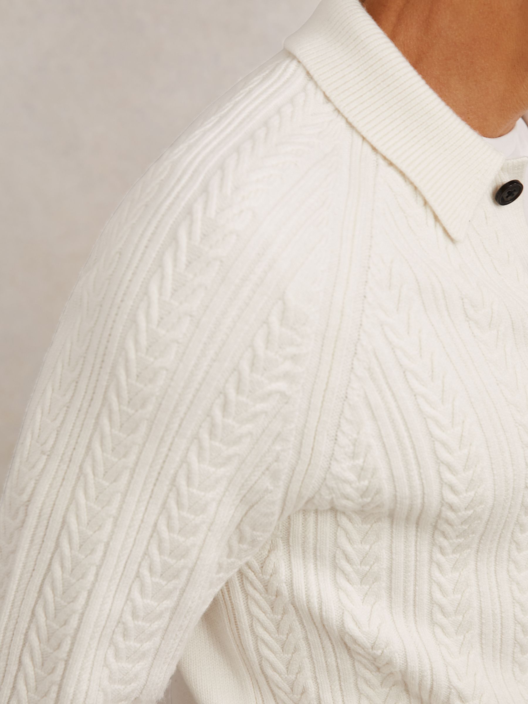 Cable-Knit Jumper With Wool in Winter White