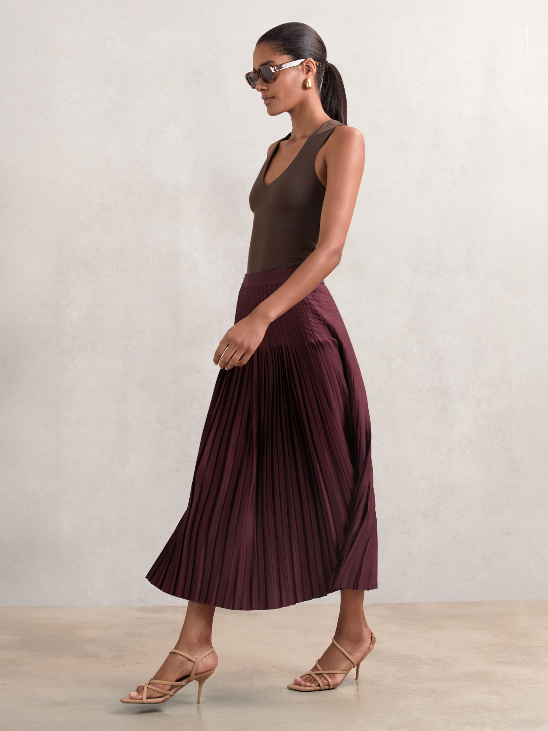 Pleated Midi Skirt in Burgundy