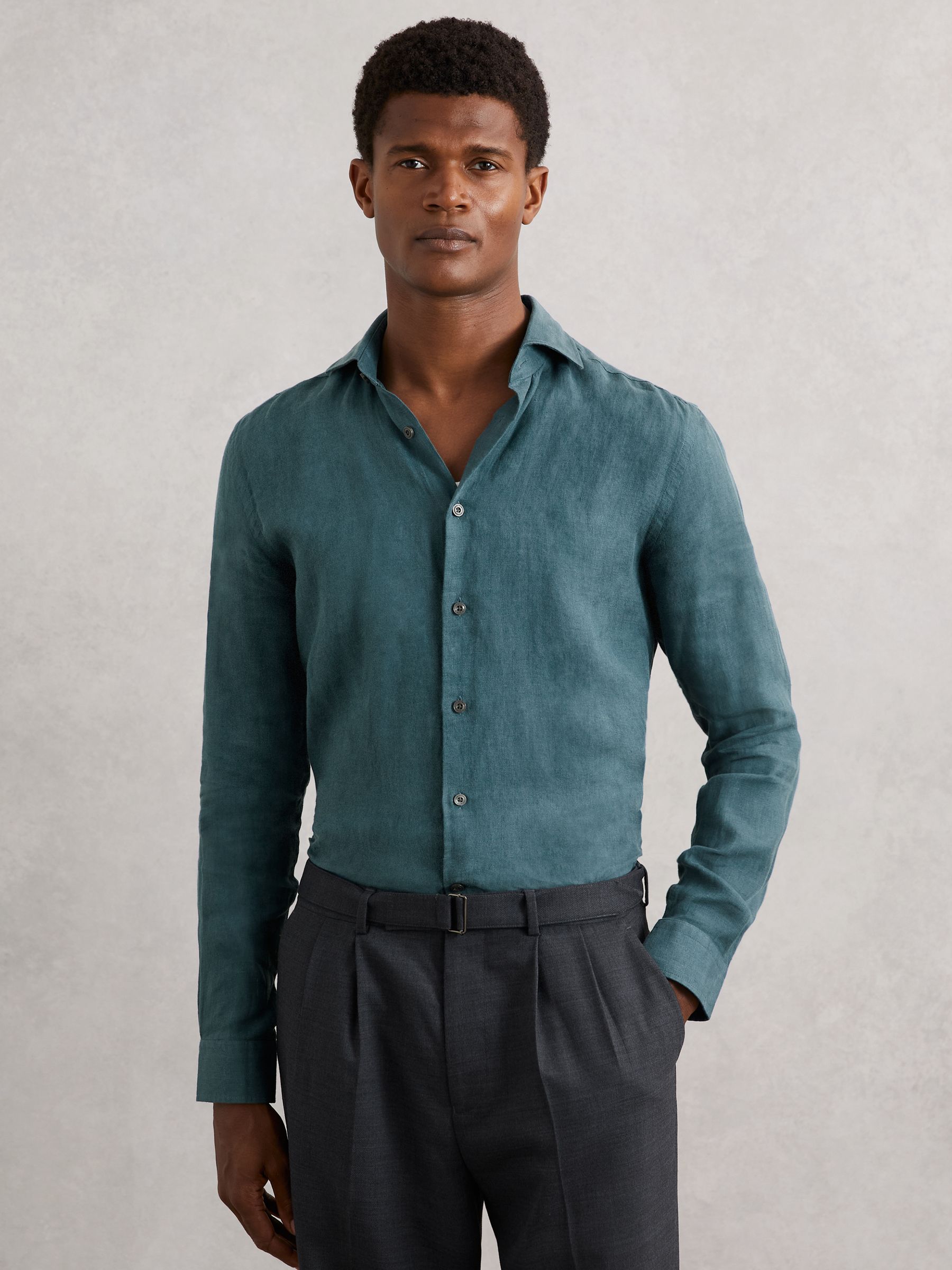 Linen Cutaway-Collar Shirt in Dark Brown