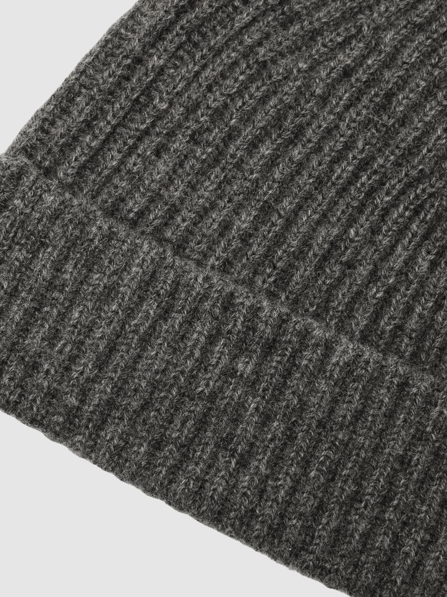 Atelier 100% Cashmere Rib-Knit Beanie in Mid Grey