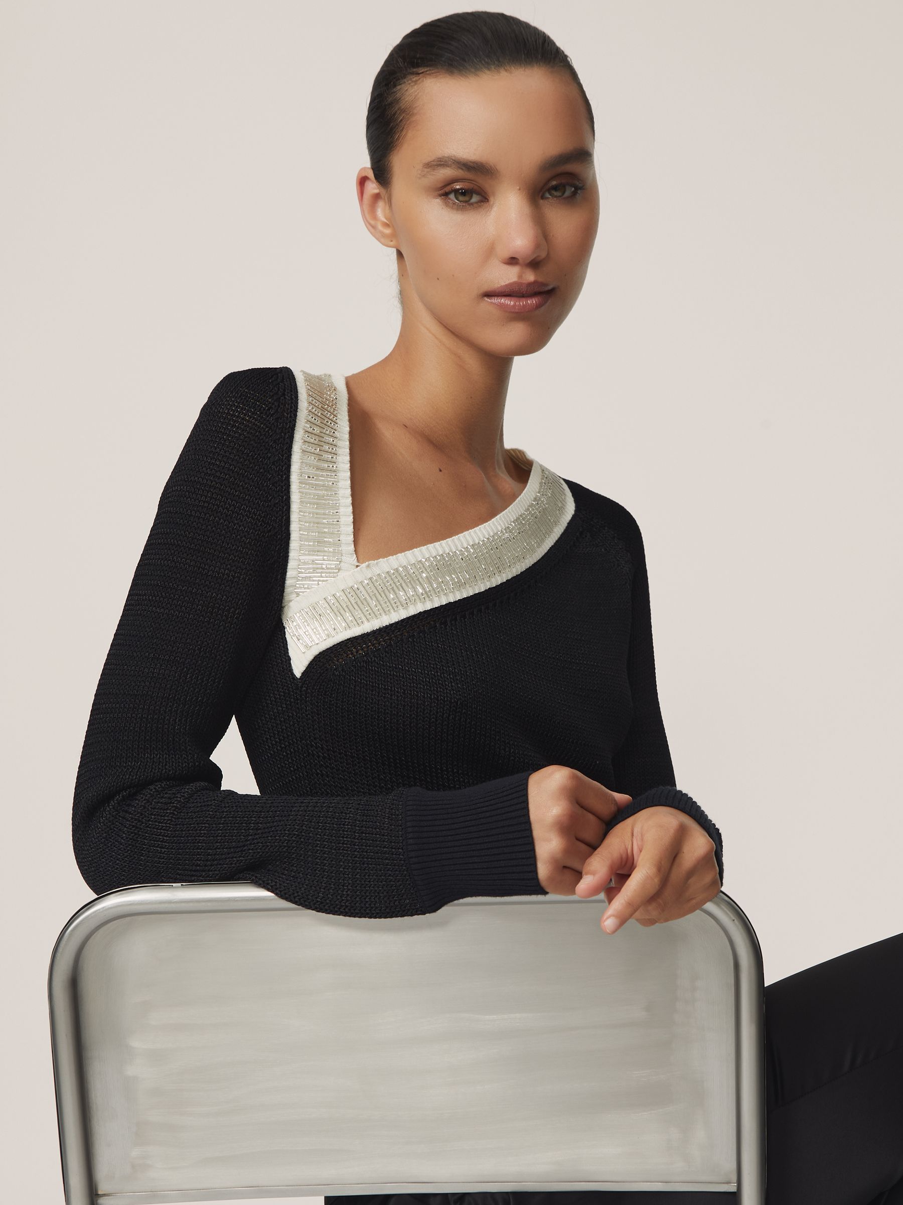 Bead-Detail Asymmetric Knit Jumper in Black/White
