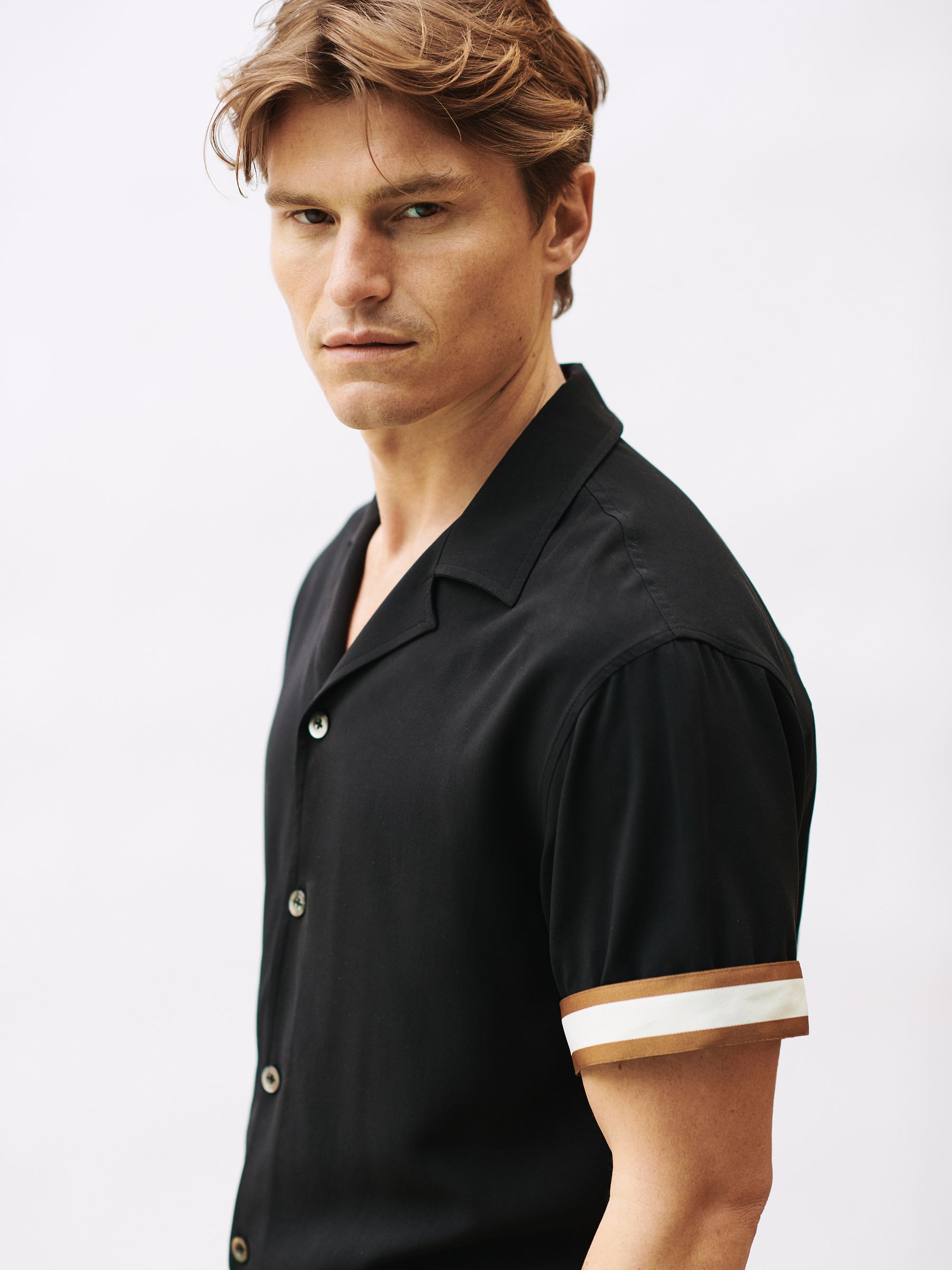 Che Contrast Cuff Cuban Collar Shirt in Black