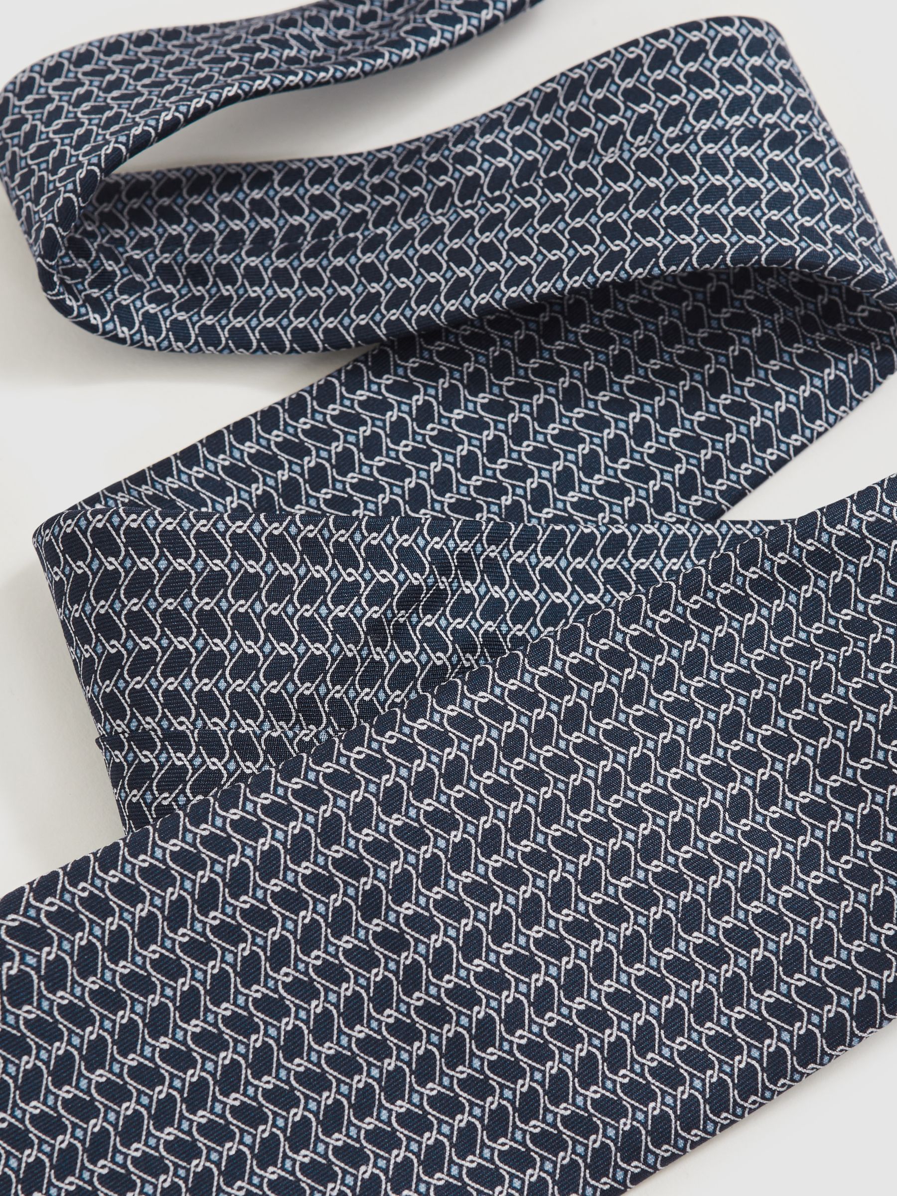 Silk Geometric-Chain Print Tie in Navy