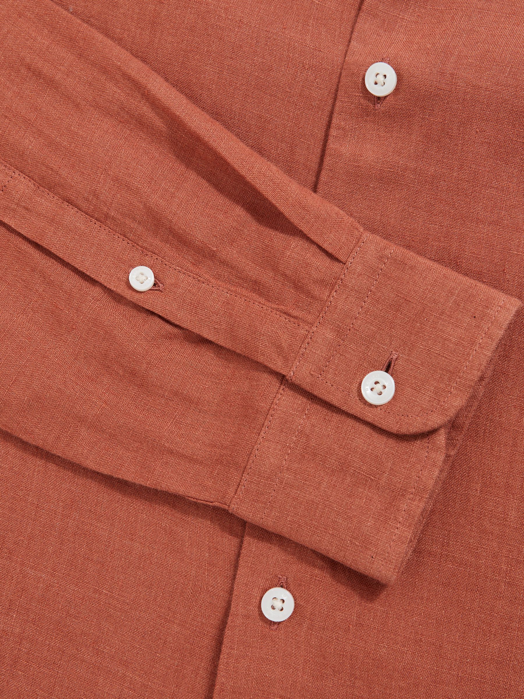Linen Cutaway-Collar Shirt in Cinnamon Brown