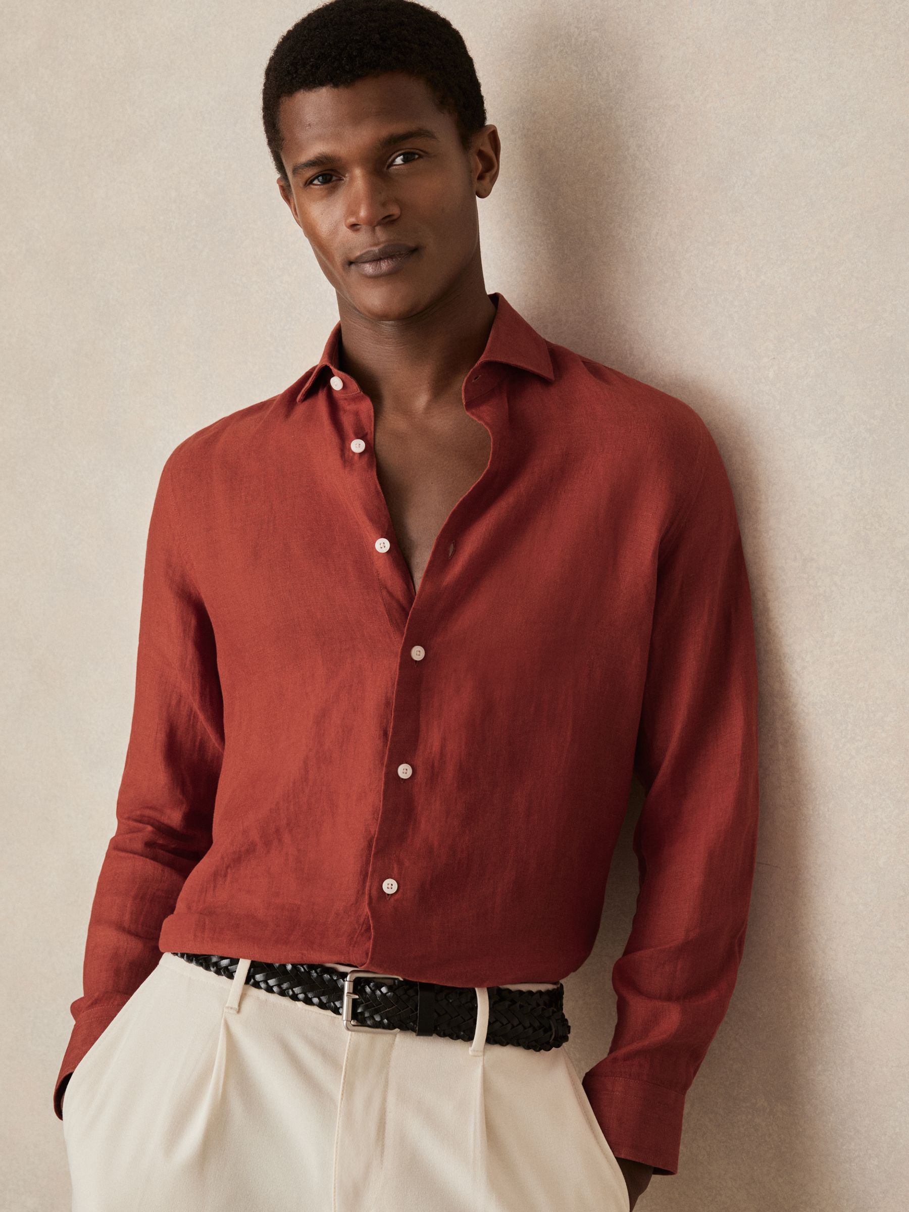 Linen Cutaway-Collar Shirt in Paprika Red