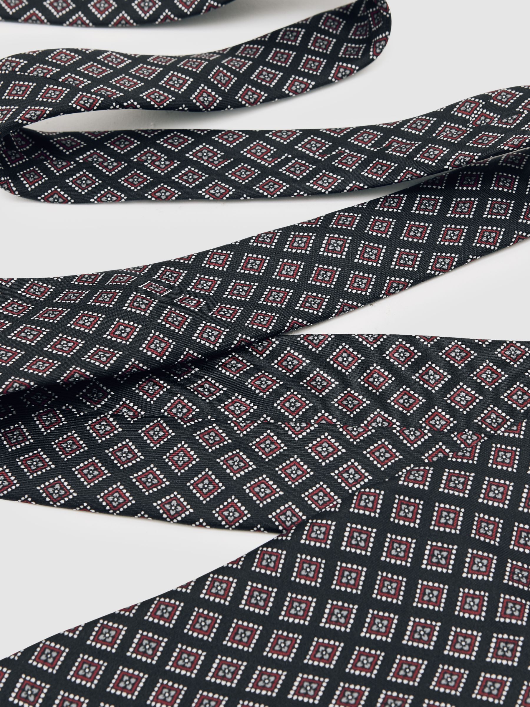 Silk Floral Medallion-Print Tie in Charcoal/Bordeaux