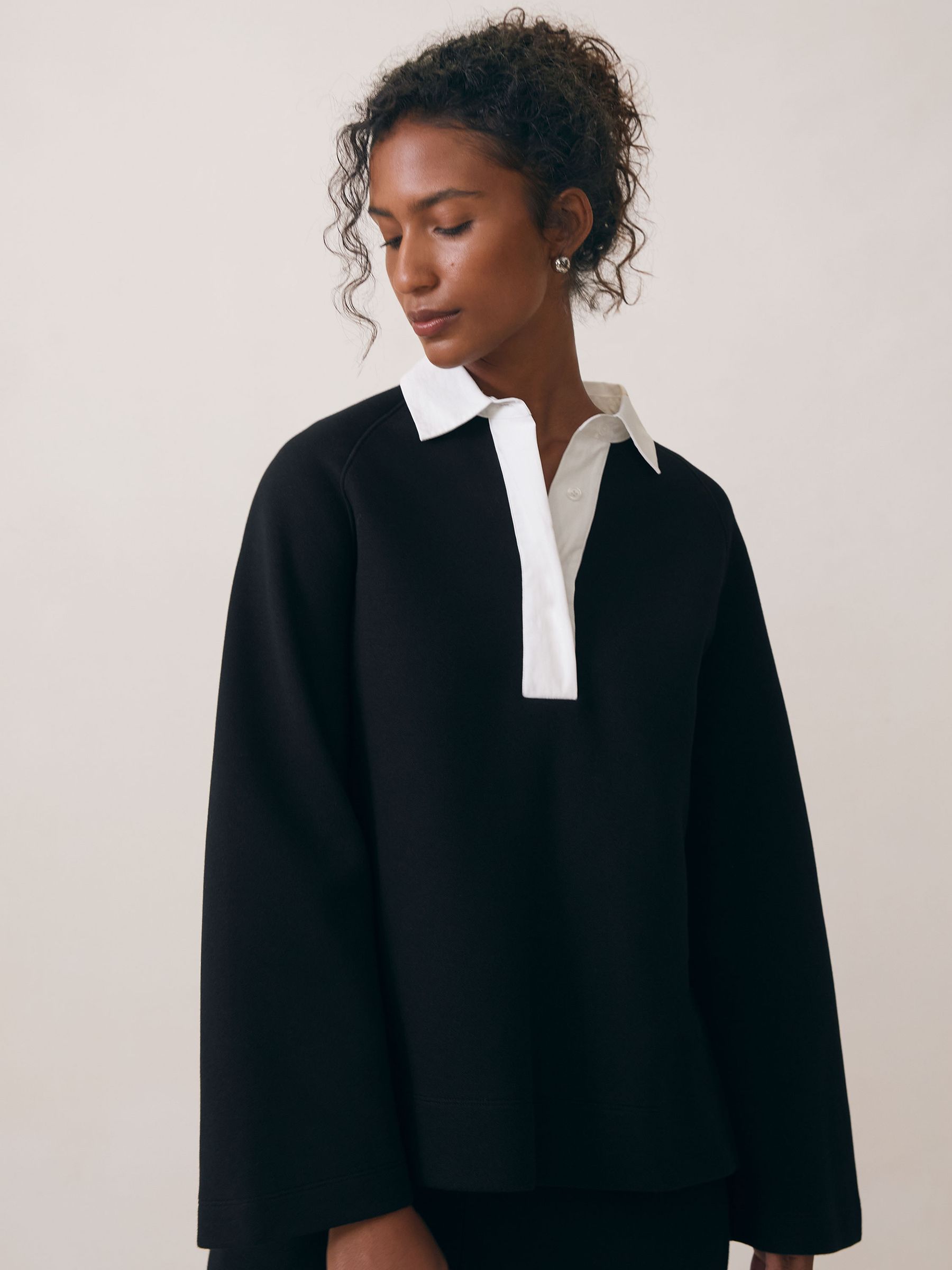 Interlock Contrast-Collar Sweatshirt in Black/White