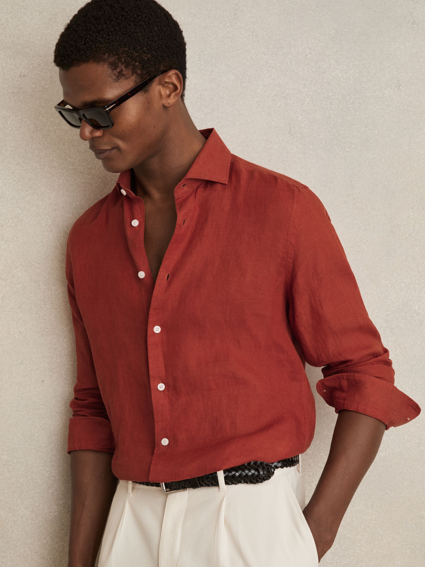 Linen Cutaway-Collar Shirt in Paprika Red