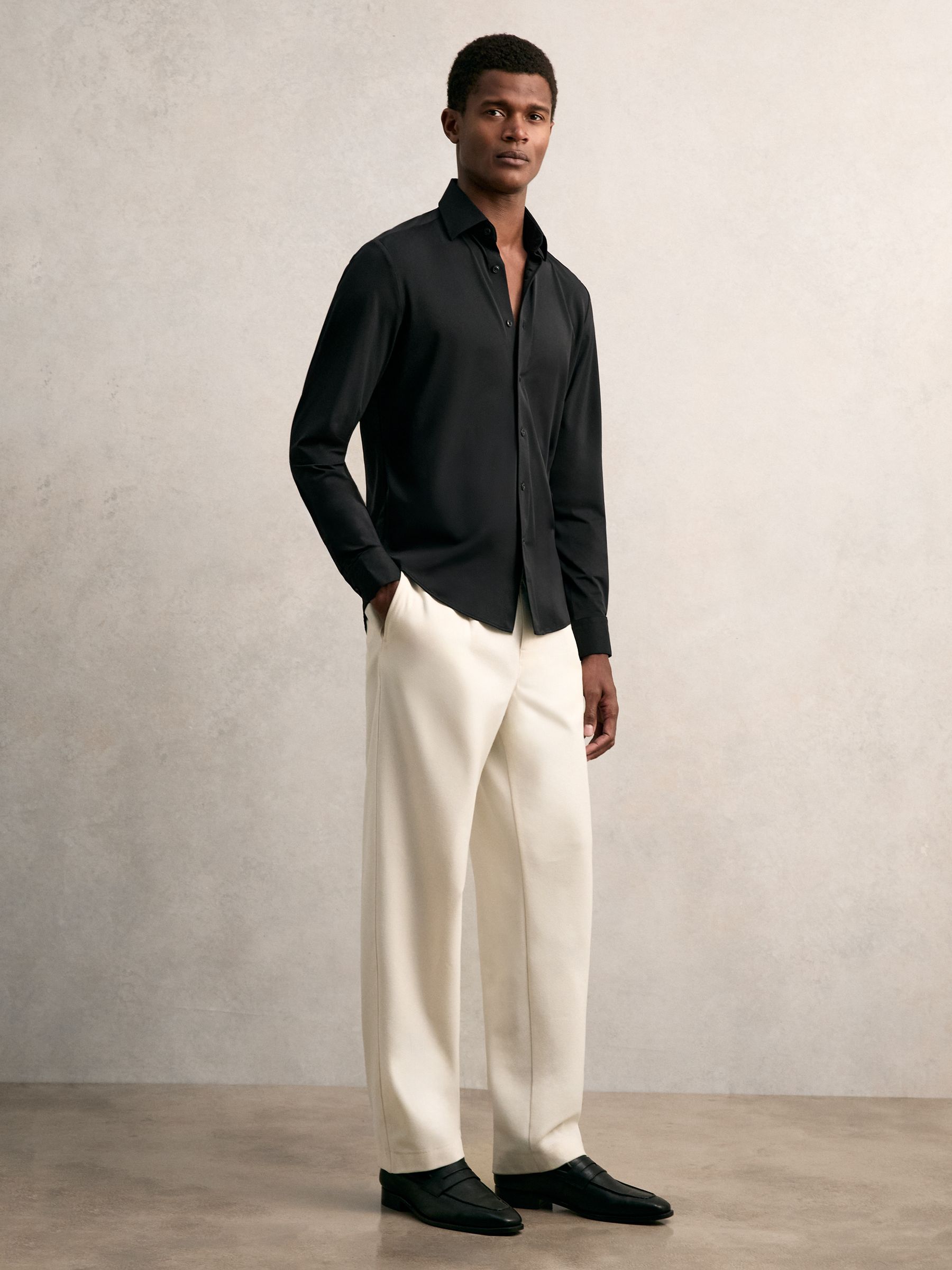 Long-Sleeve Travel Shirt in Black