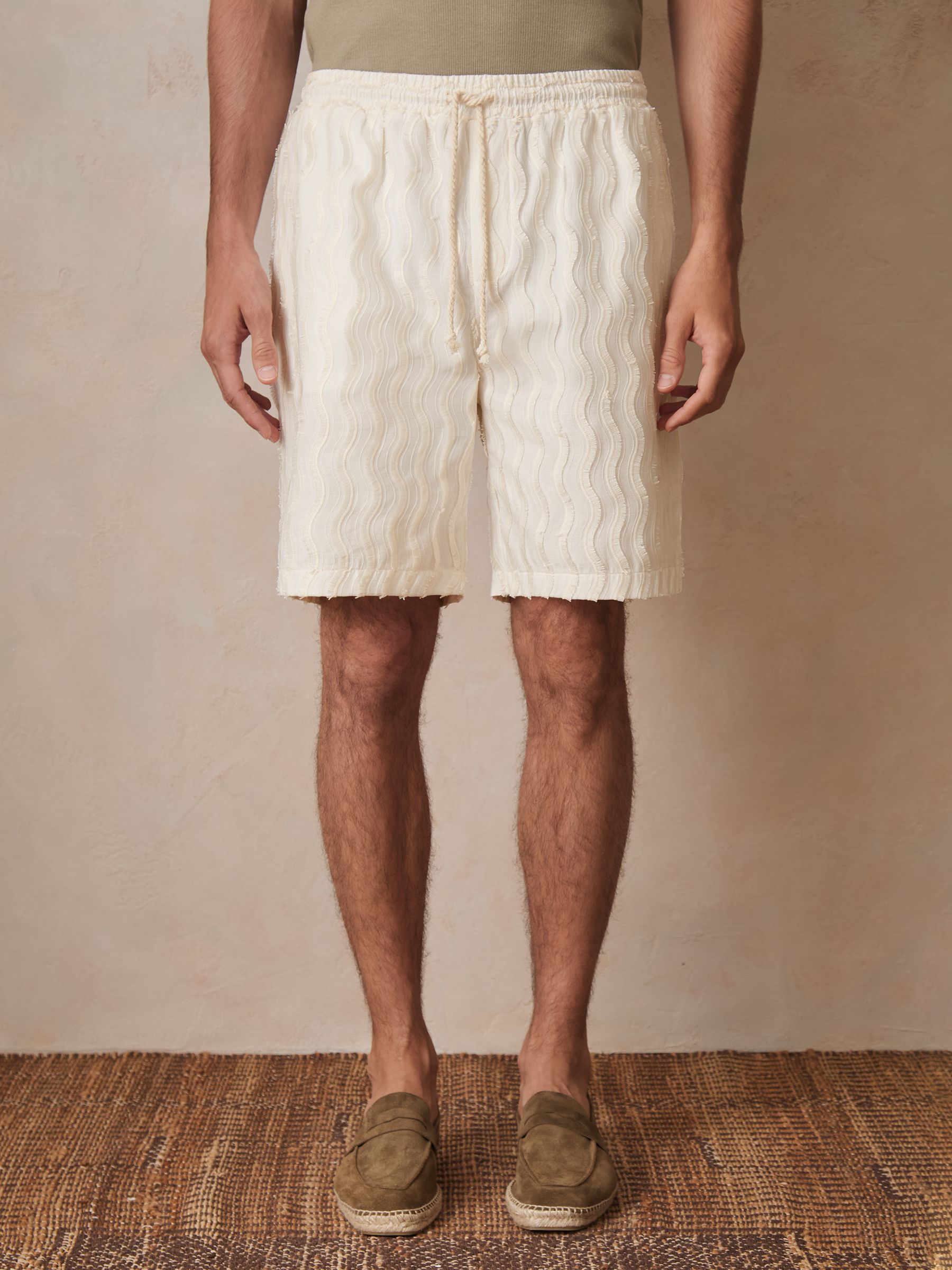 Reiss | Ché Fringed-Wave Shorts in Off White