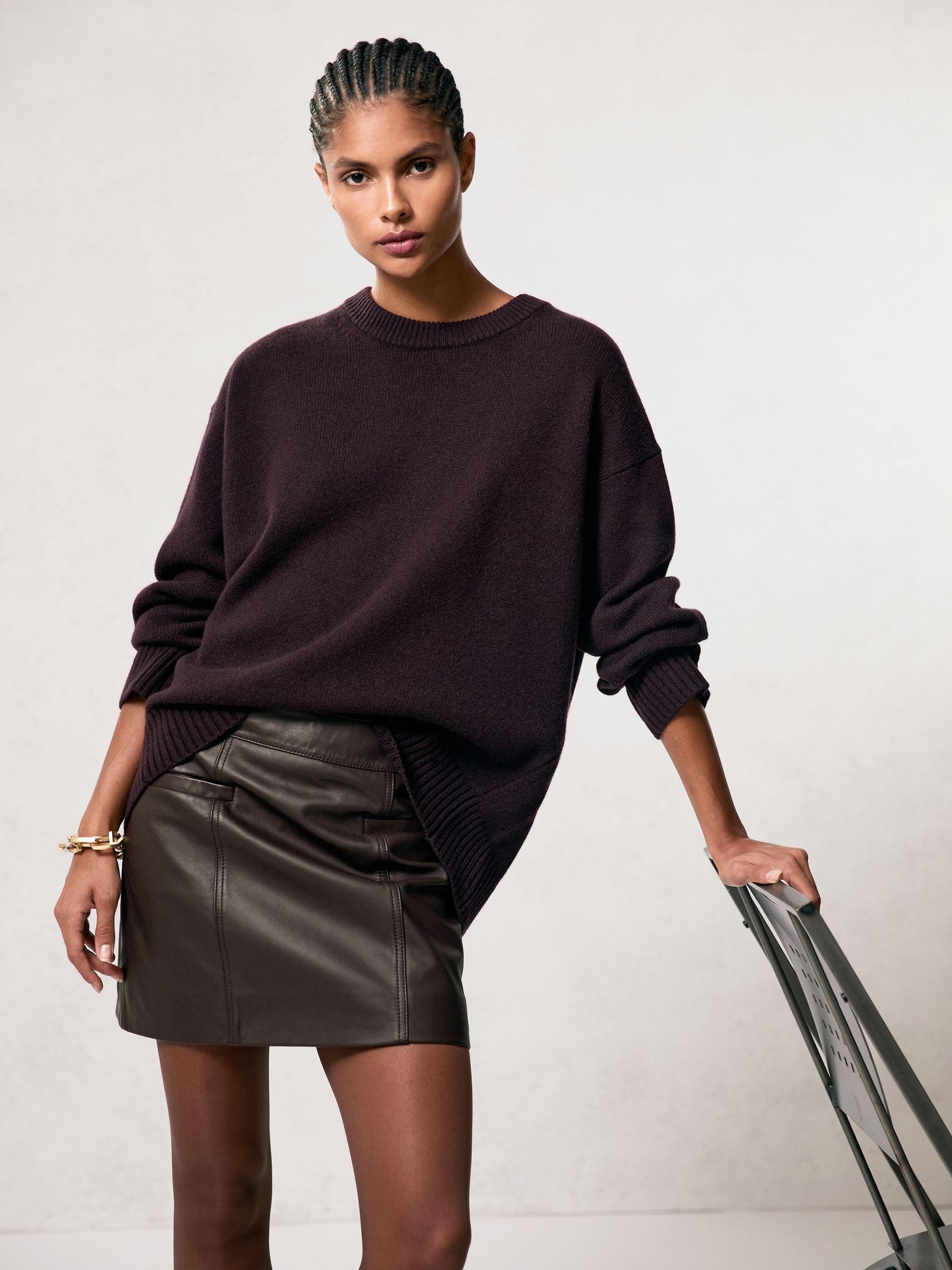 Leather Welt-Pocket Mini Skirt in Burgundy