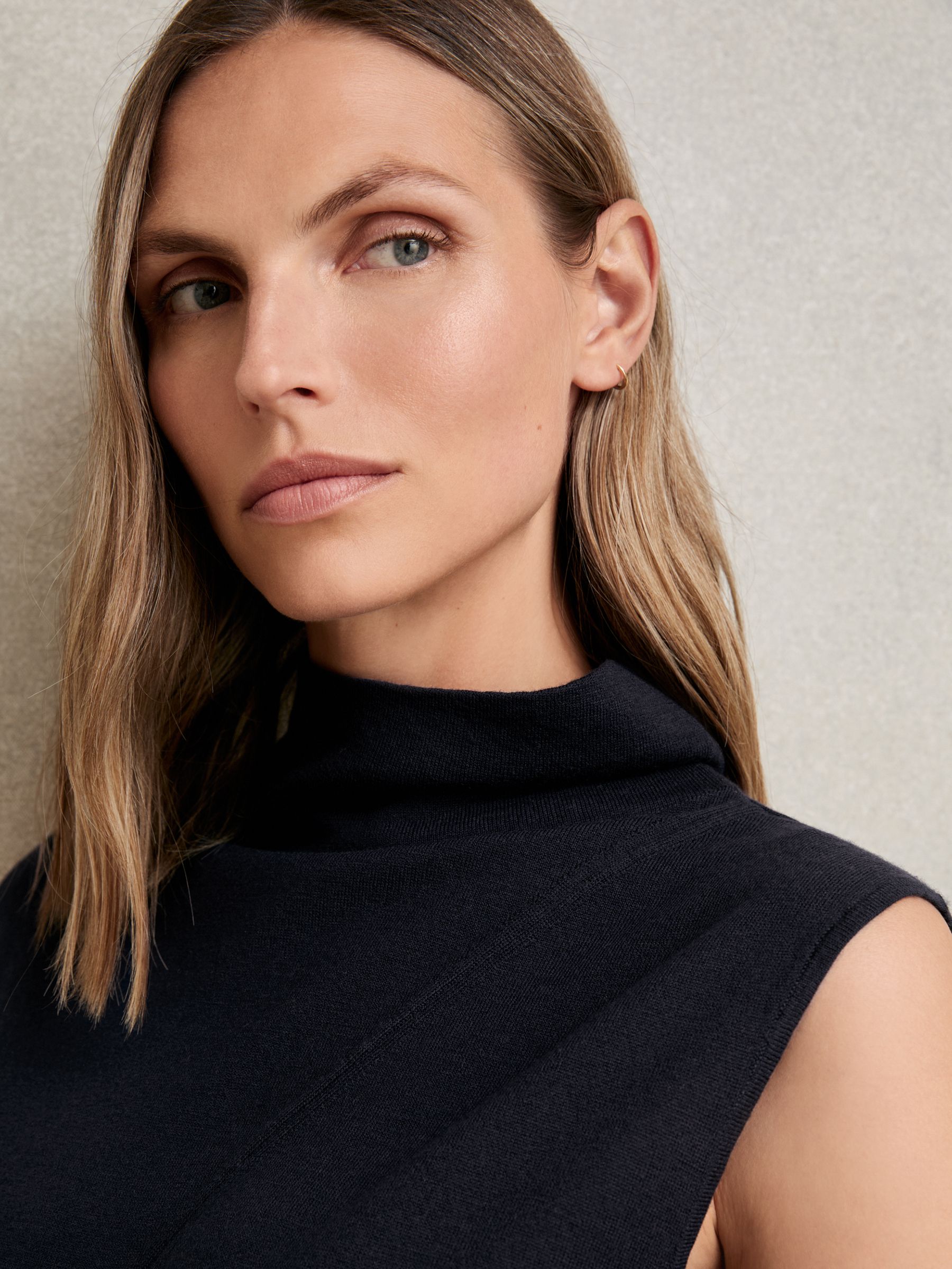 Wool Slouched Sleeveless Top in Navy