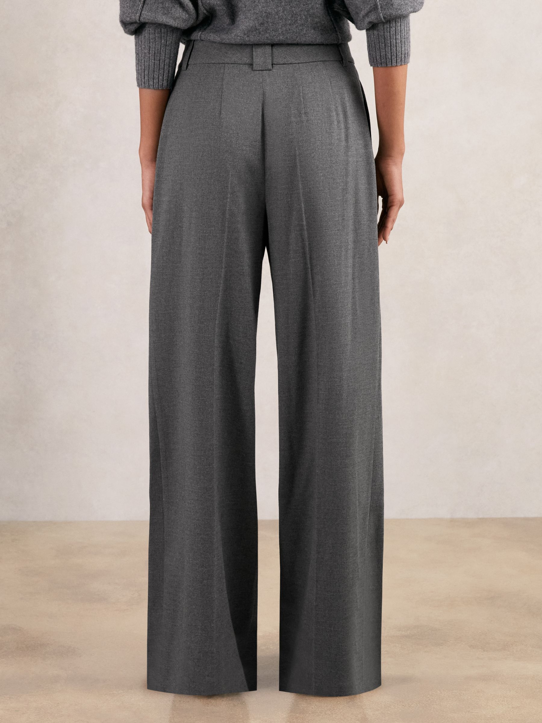 Wide-Leg Pleated Trousers in Grey