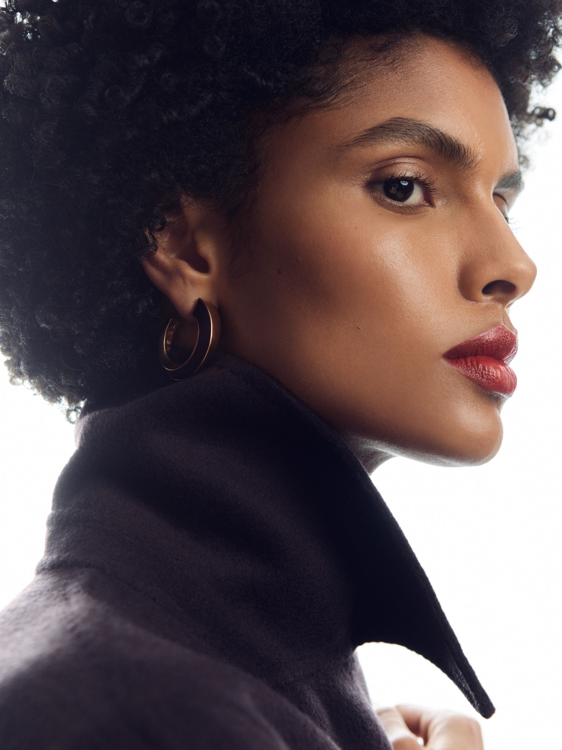 Tone Twist Enamel Hoop Earrings in Gold