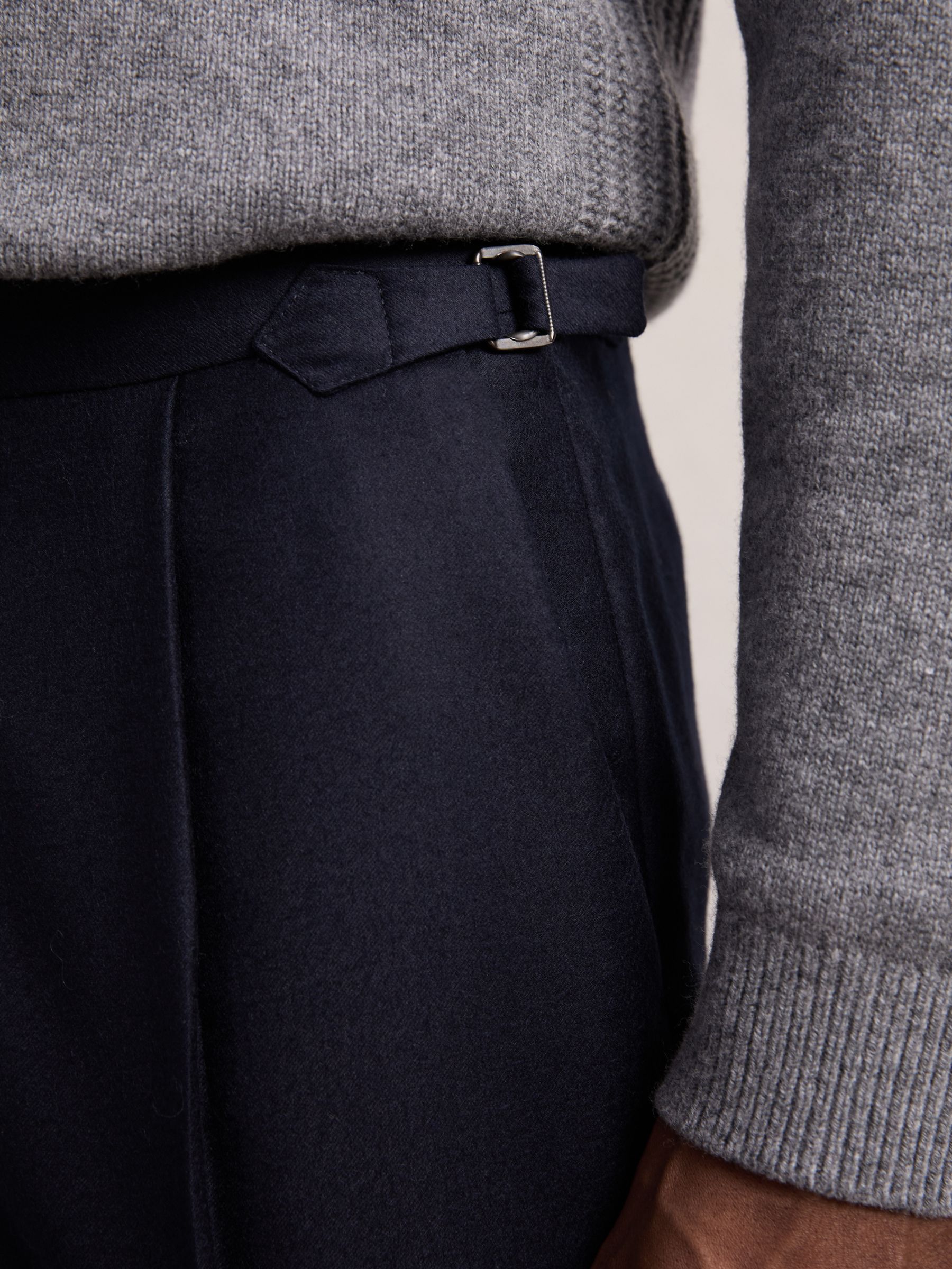 Cotton-Blend Tapered Trousers in Navy