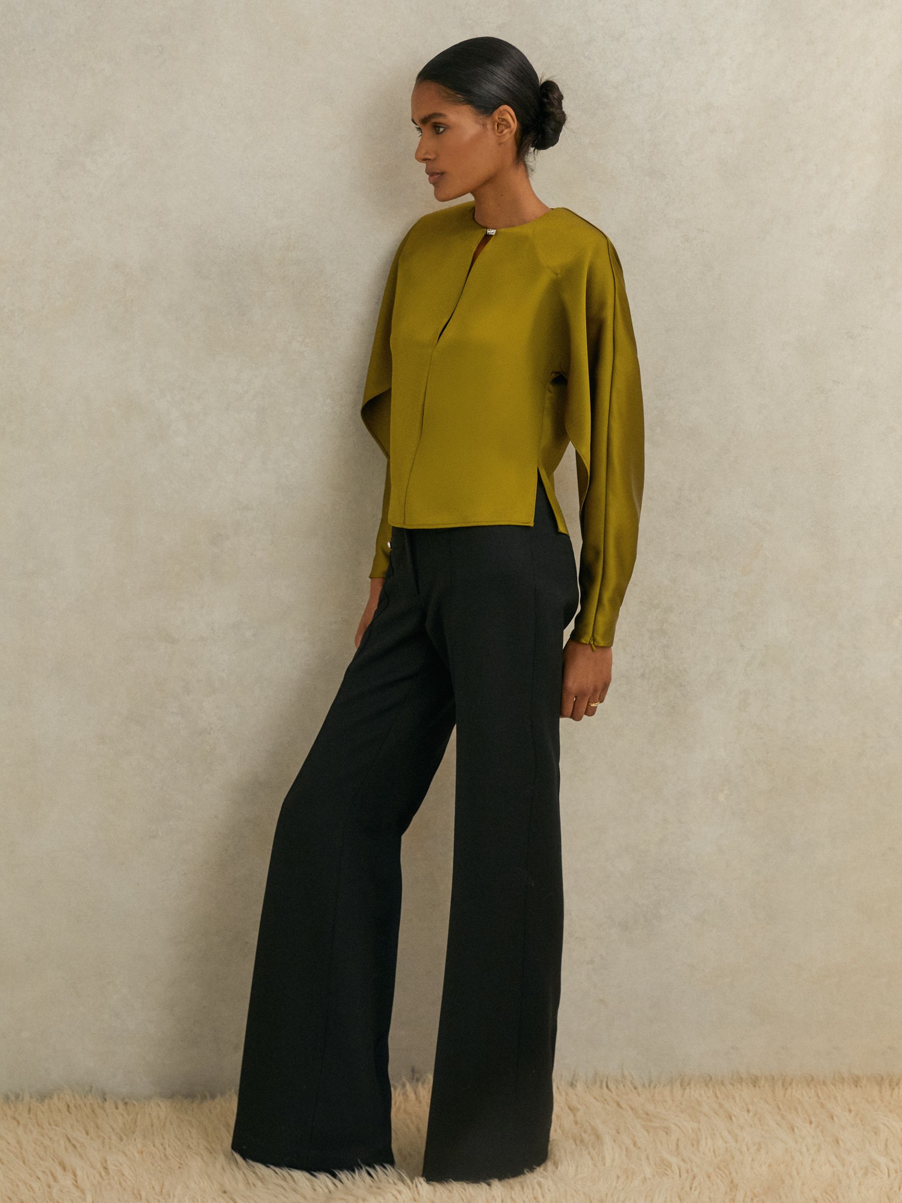 Atelier Satin Turn-Lock Top in Green