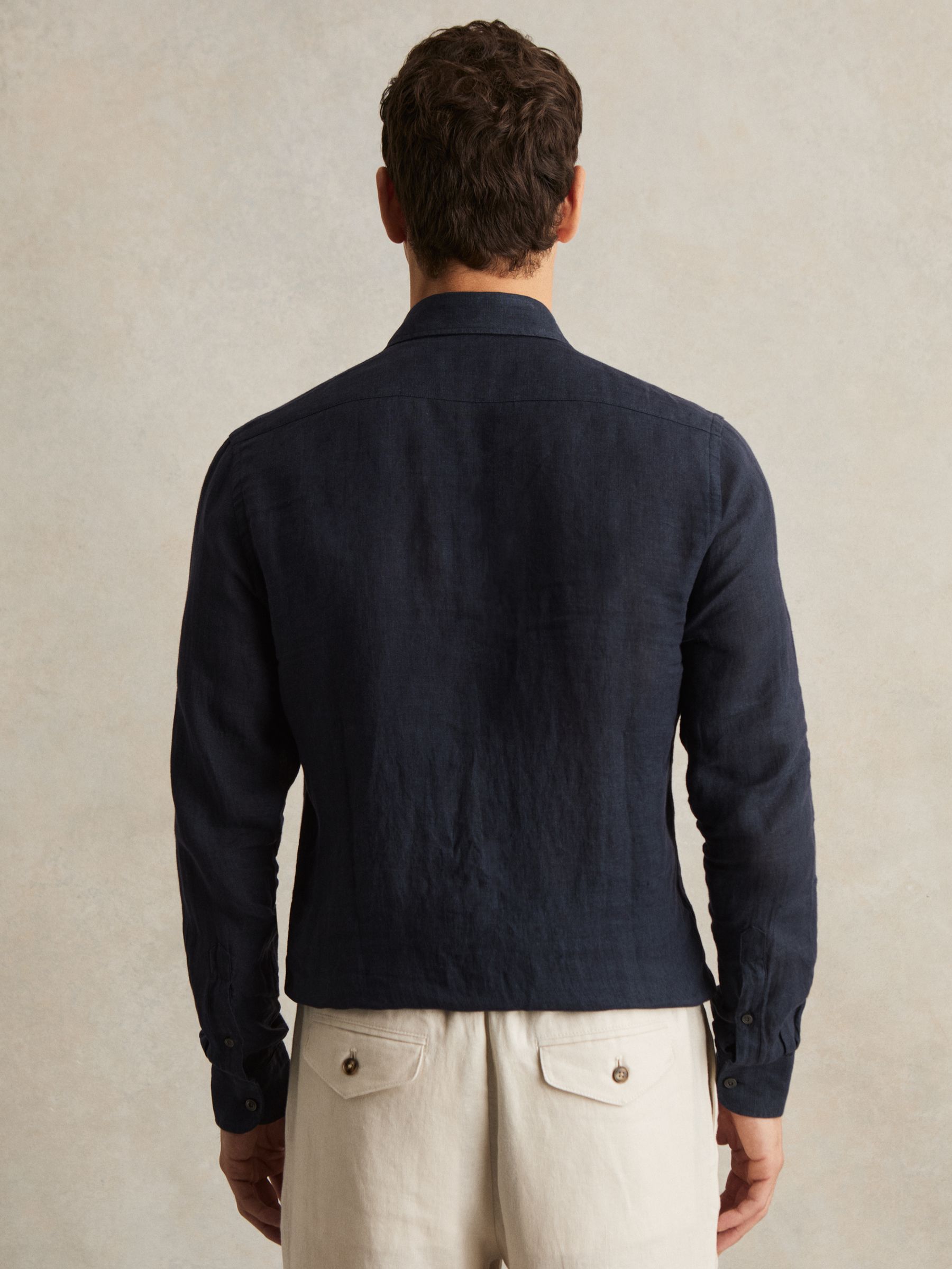 Linen Cutaway-Collar Shirt in Navy