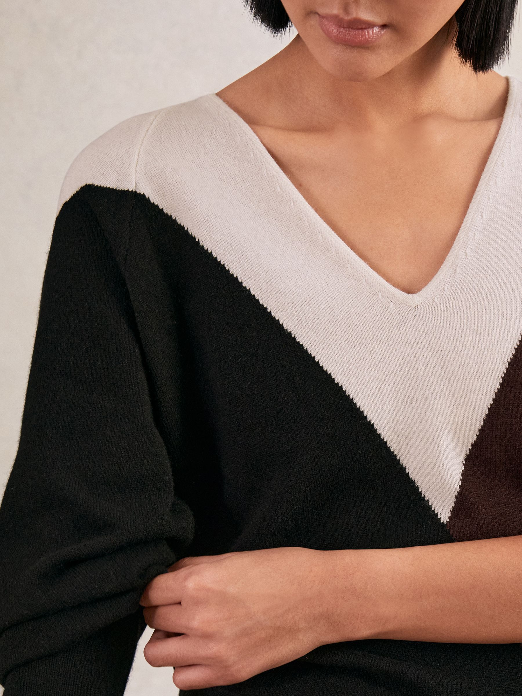 Wool-Blend Colourblock Knit Jumper with Cashmere in Black/Burgundy/Cream