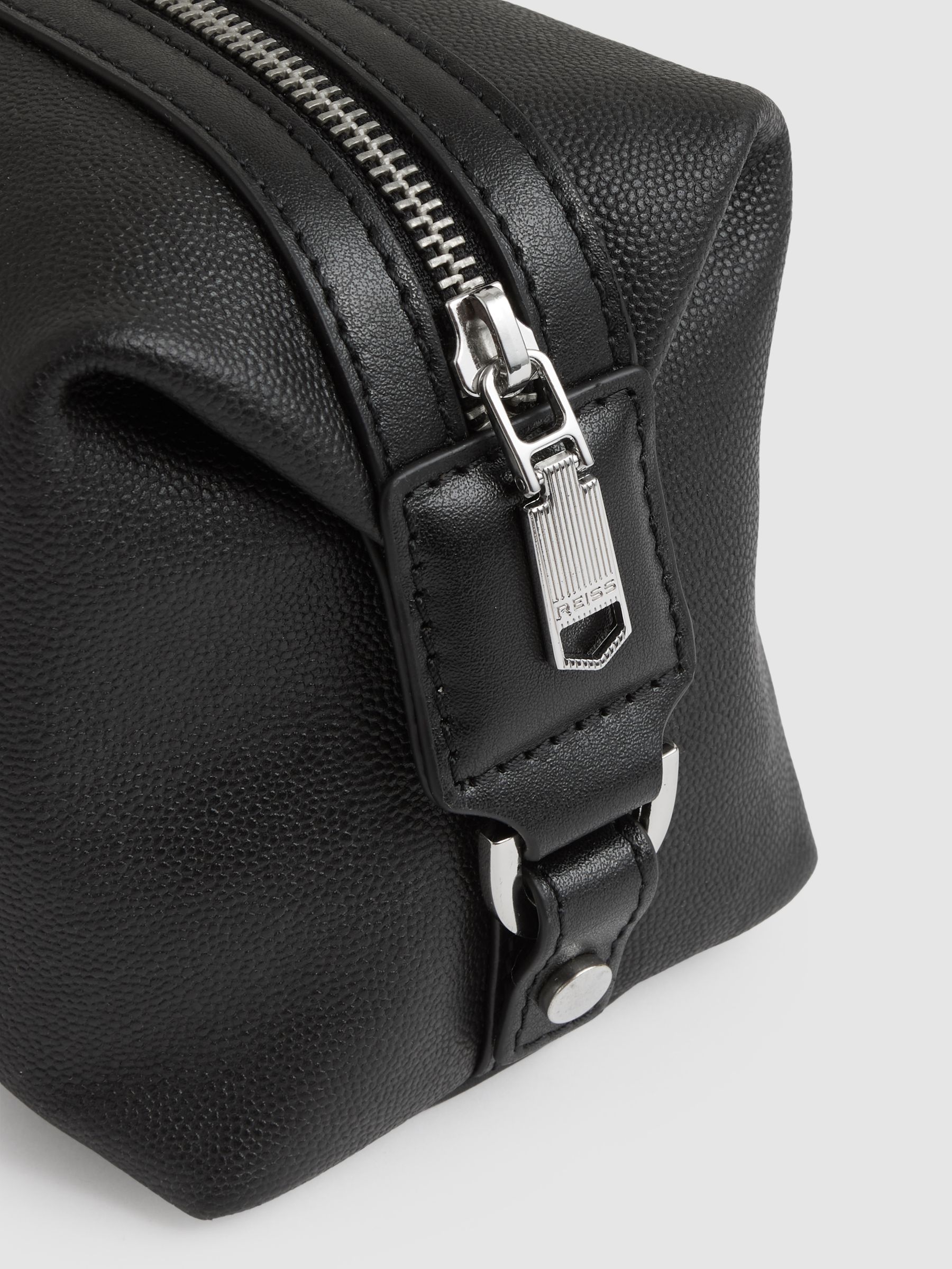 Micro-Grain Leather Washbag in Black