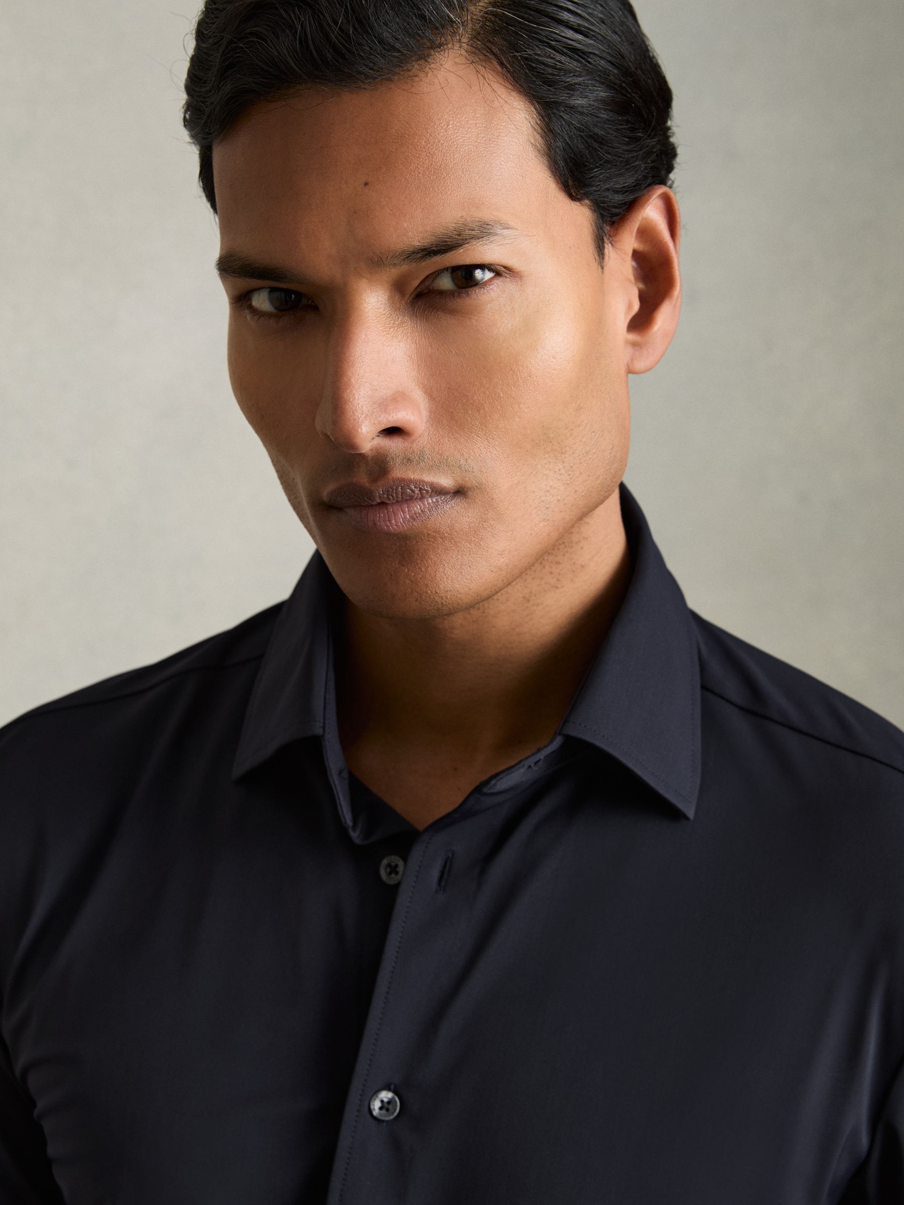 Long-Sleeve Travel Shirt in Navy