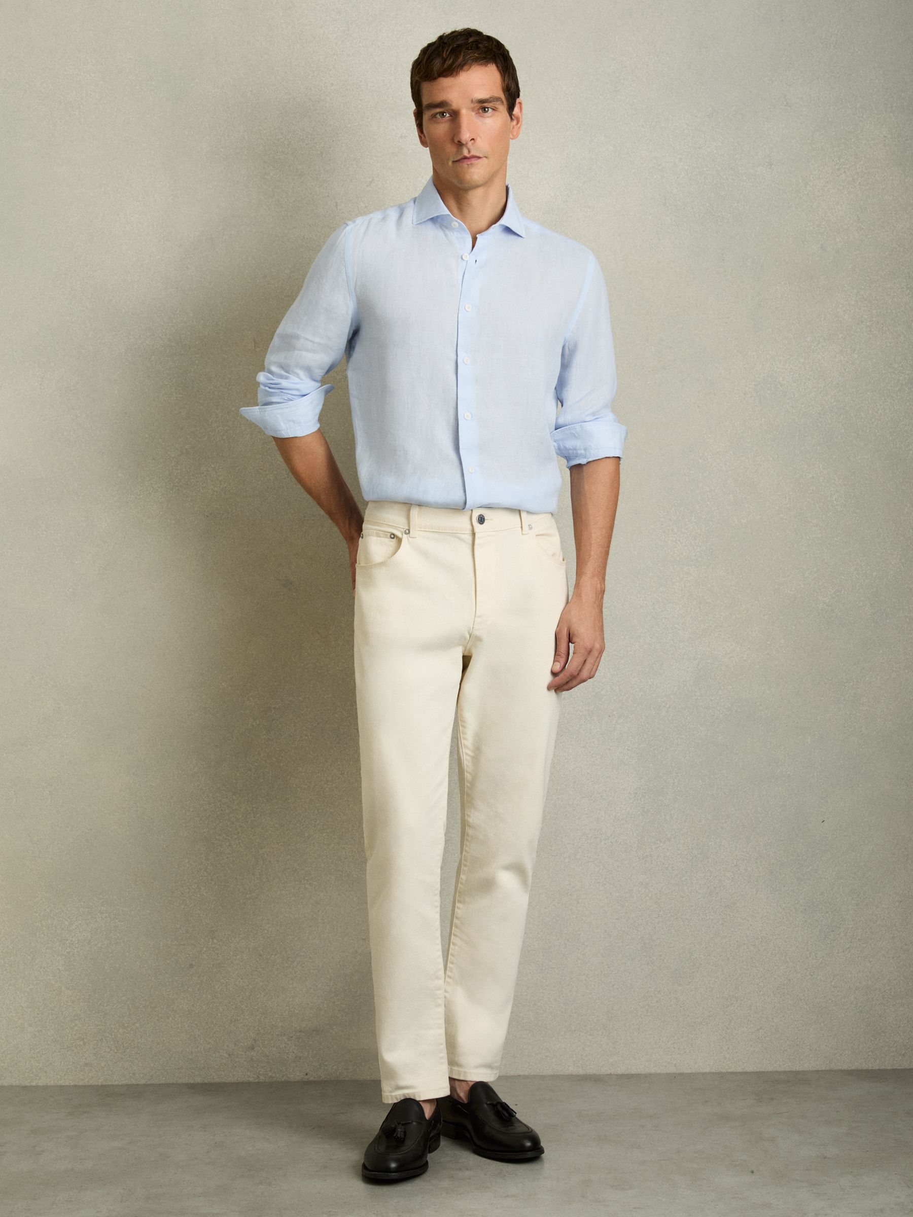 Linen Cutaway-Collar Shirt in Pale Blue