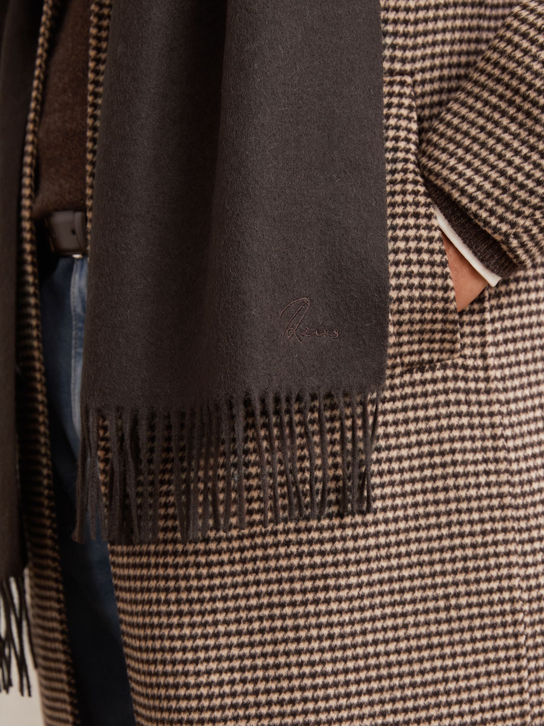 Wool-Cashmere Script-Logo Scarf in Chocolate Brown