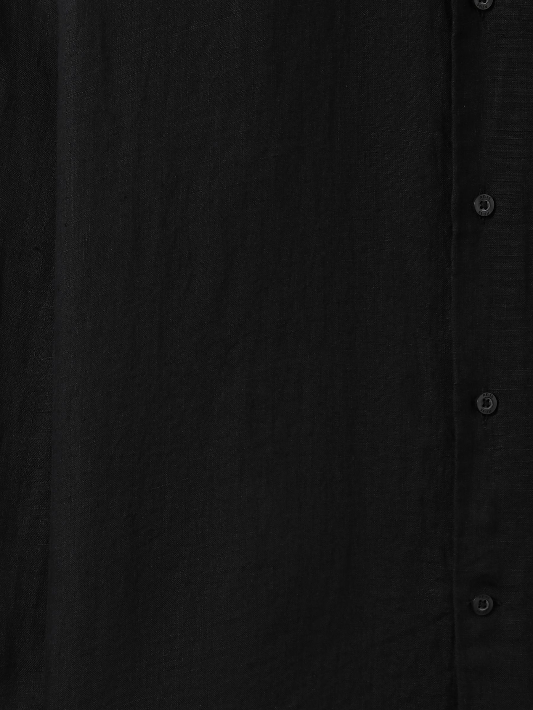 Linen Cutaway-Collar Shirt in Black
