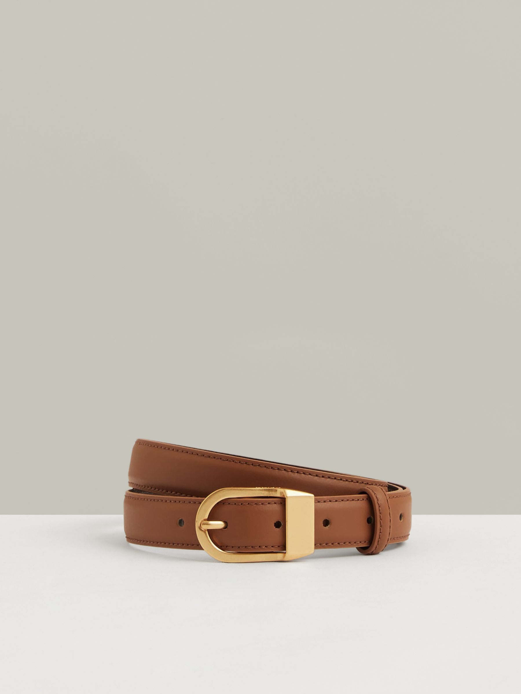 Leather Curved-Buckle Belt in Black