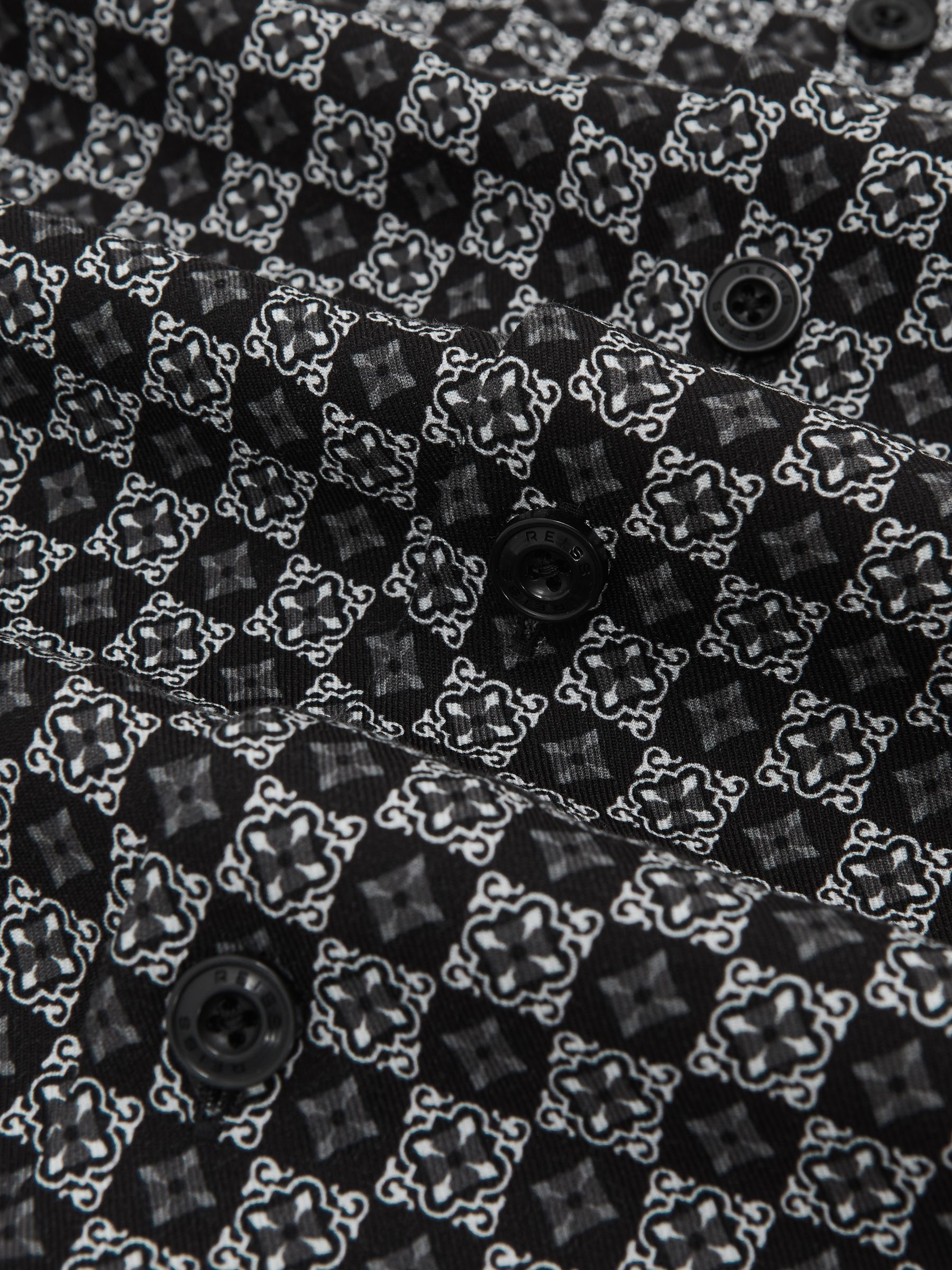 Medallion-Print Long-Sleeve Shirt in Black