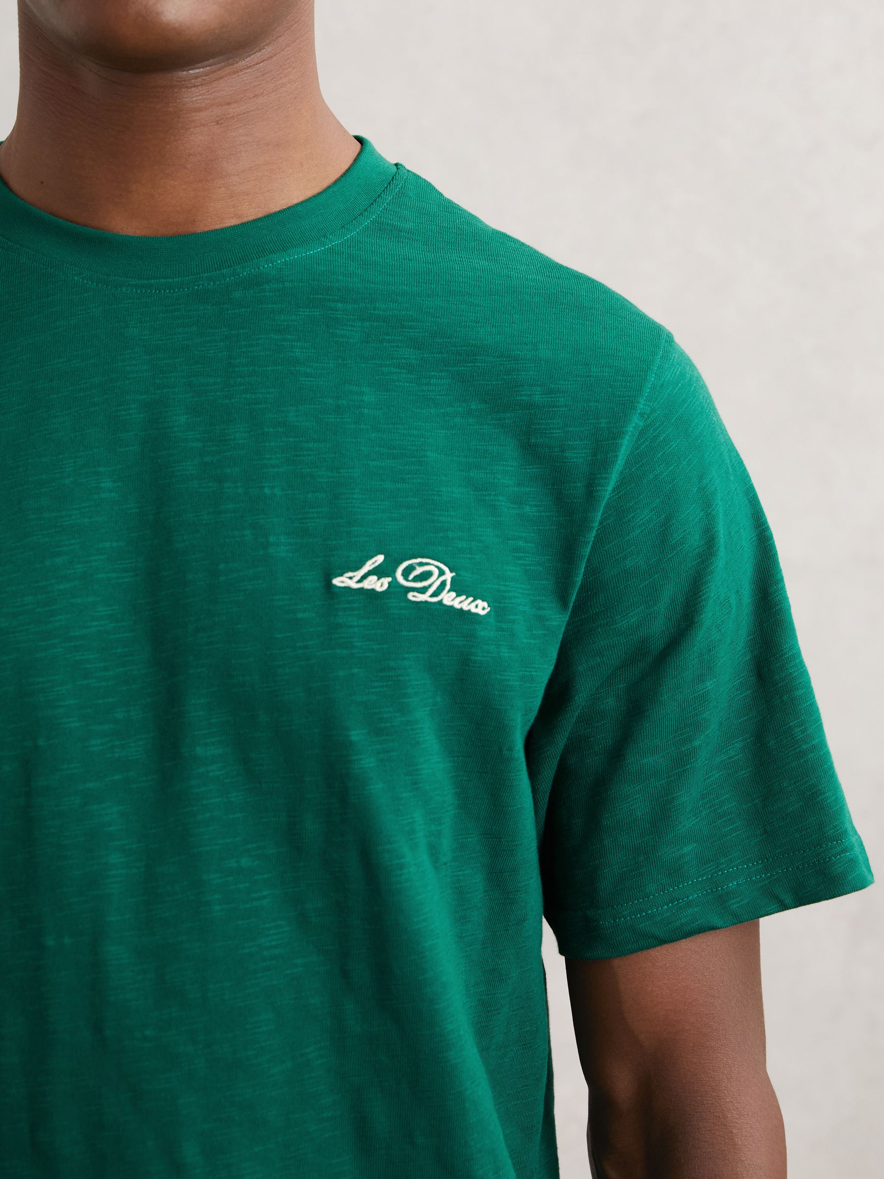 Les Deux Cotton Graphic-Print T-Shirt in Evergreen