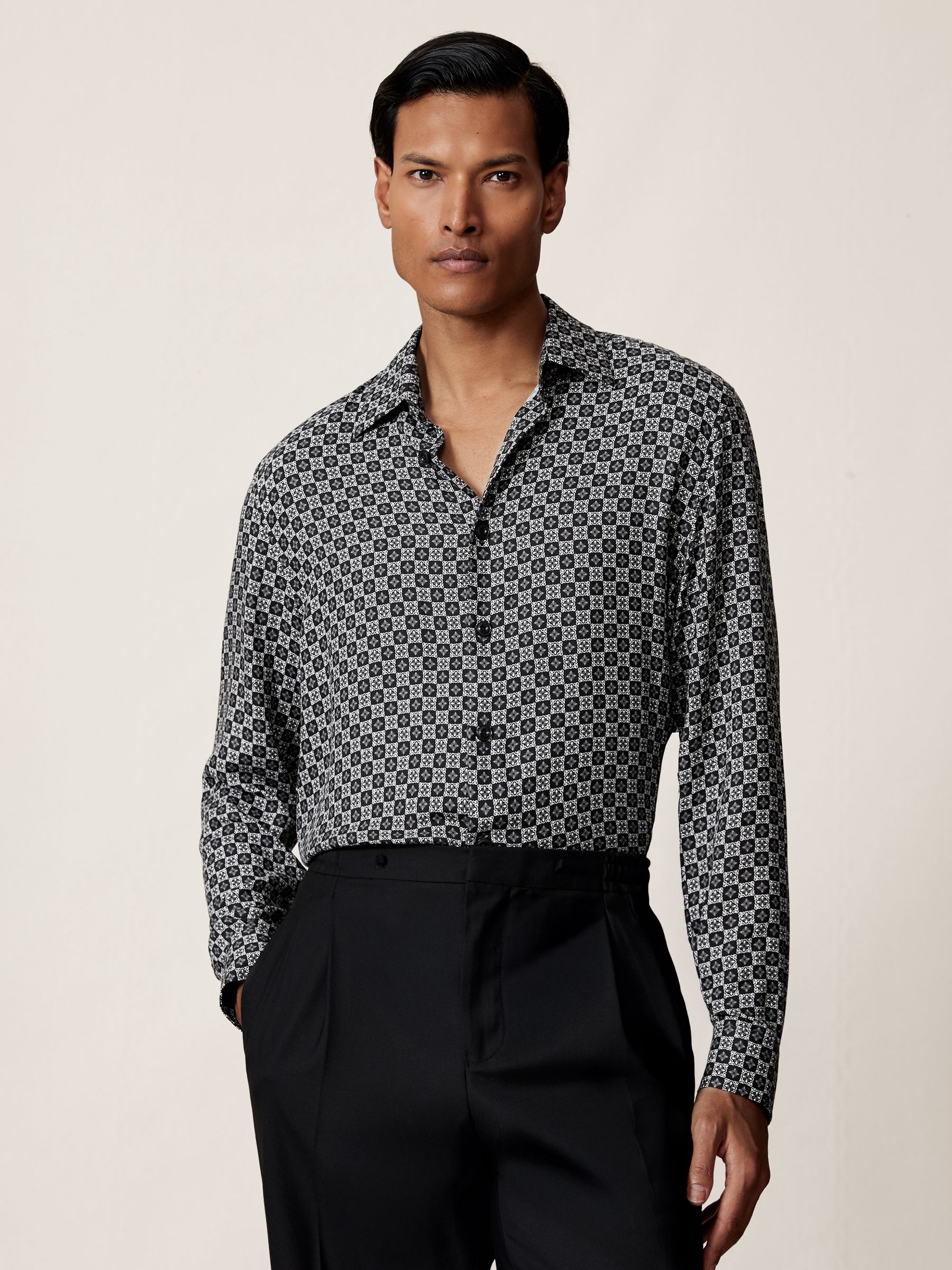 Medallion-Print Long-Sleeve Shirt in Black
