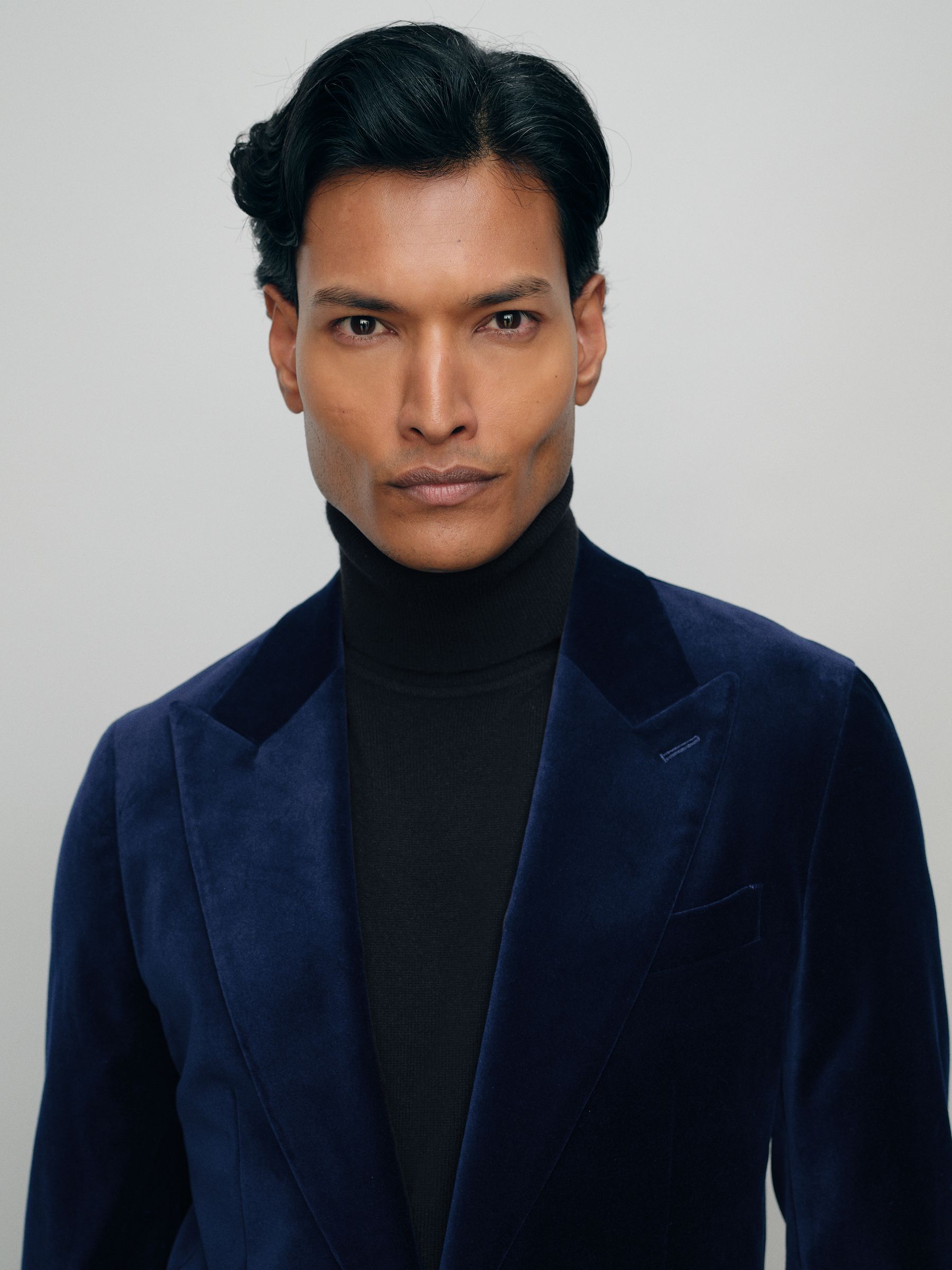 Single-Breasted Velvet Tailored-Fit Blazer in Bright Blue