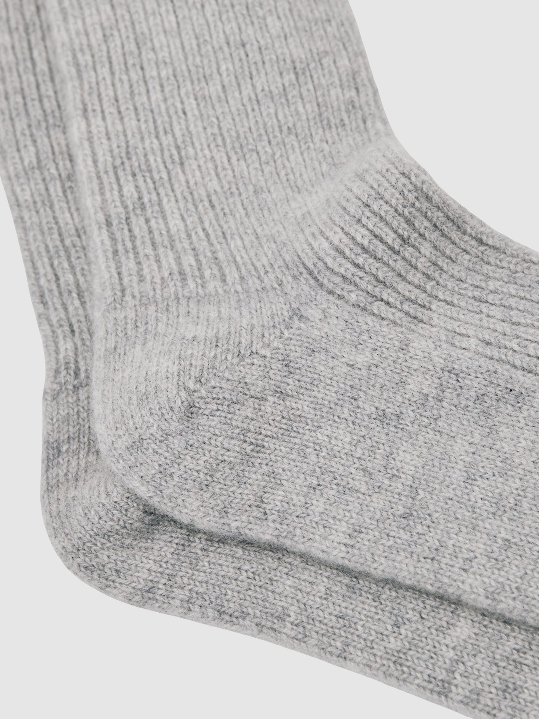 Atelier 100% Cashmere Rib-Knit Socks in Soft Grey