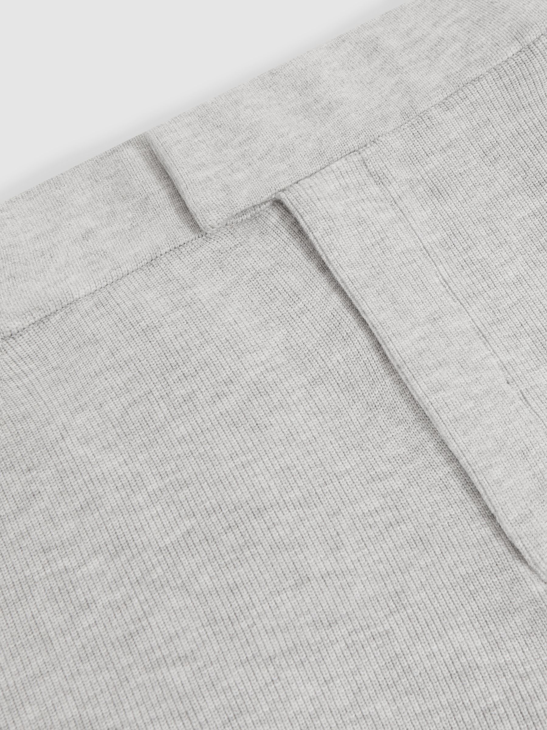 Tapered Fit Knitted Trousers in Soft Grey