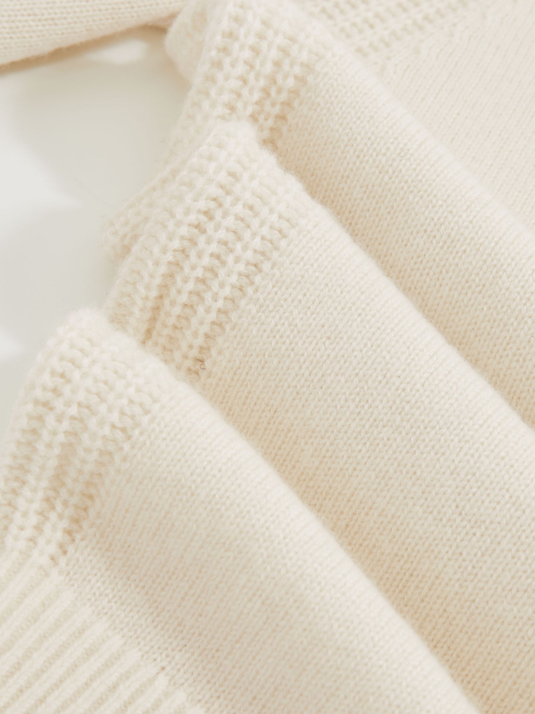 Wool-Cashmere Roll-Neck Jumper in Off White
